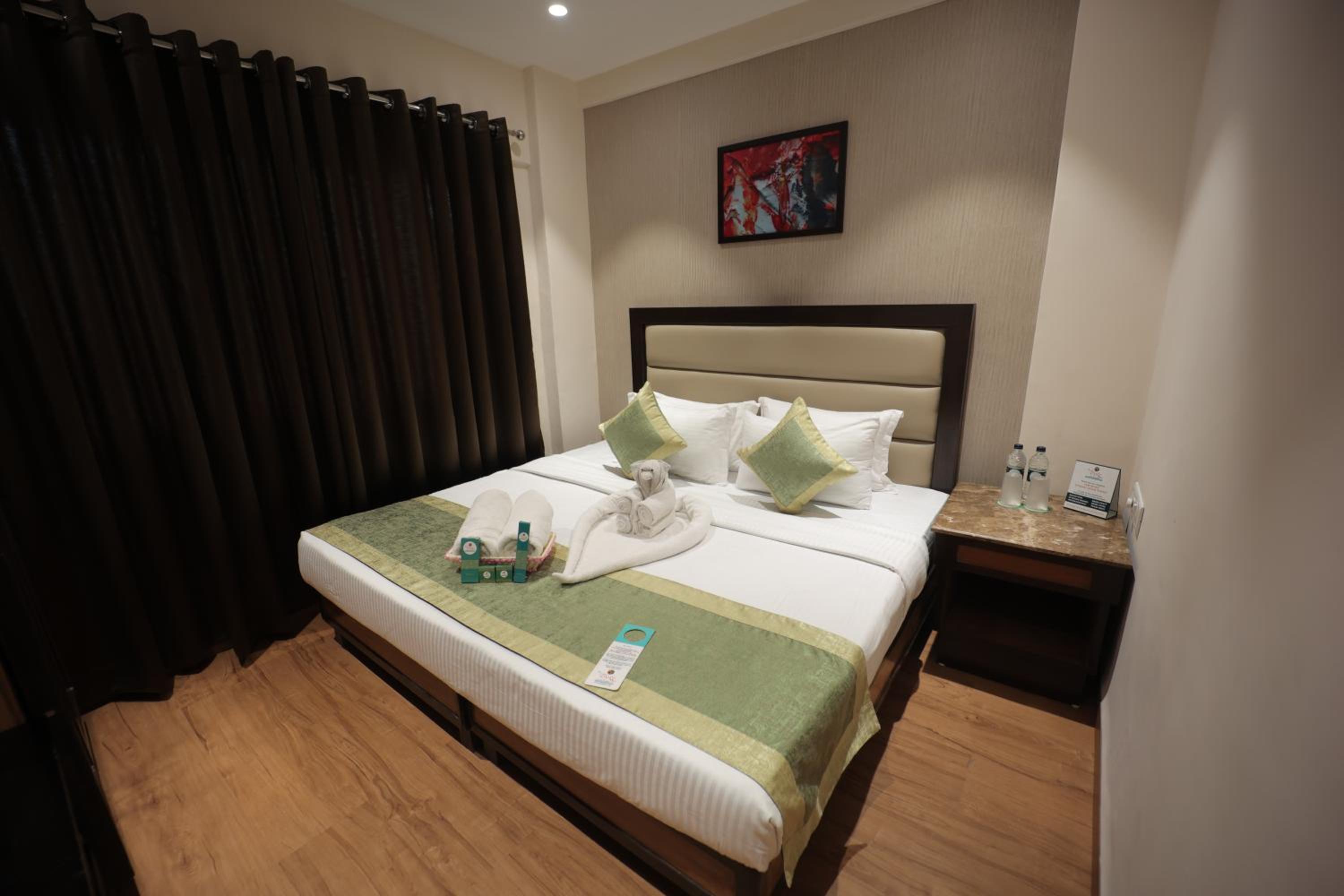 Deluxe One Bedroom Apartment - King Bed - Photo 4
