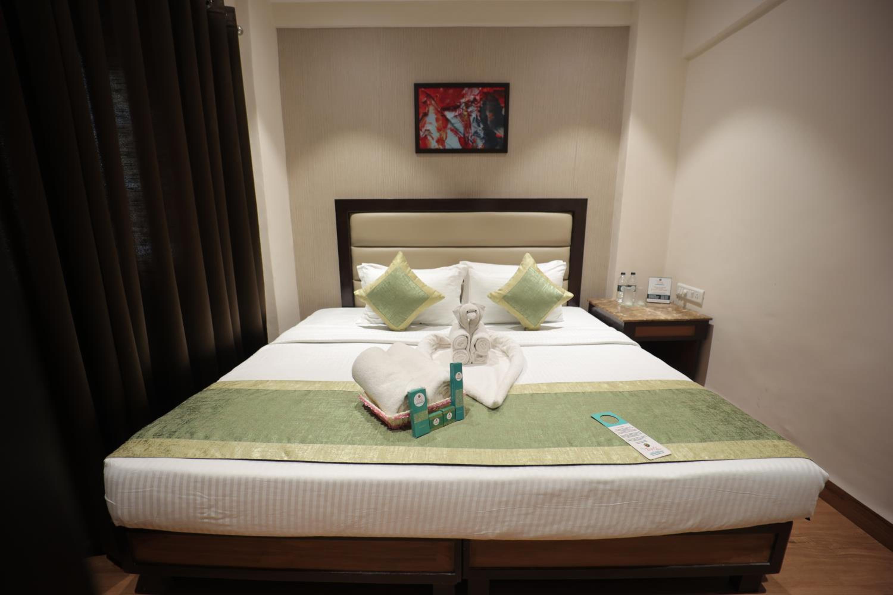 Deluxe One Bedroom Apartment - King Bed - Photo 2