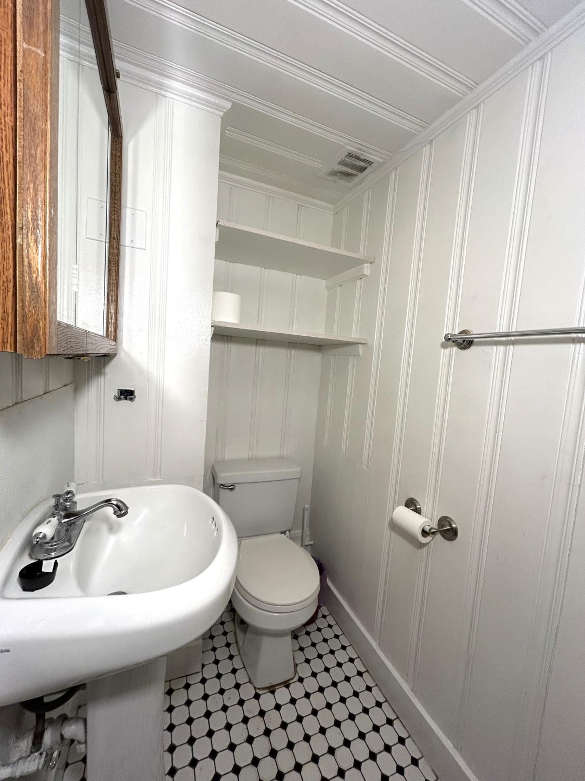 Two Bedroom, One Bathroom Apartment, Ground Floor - Photo 19