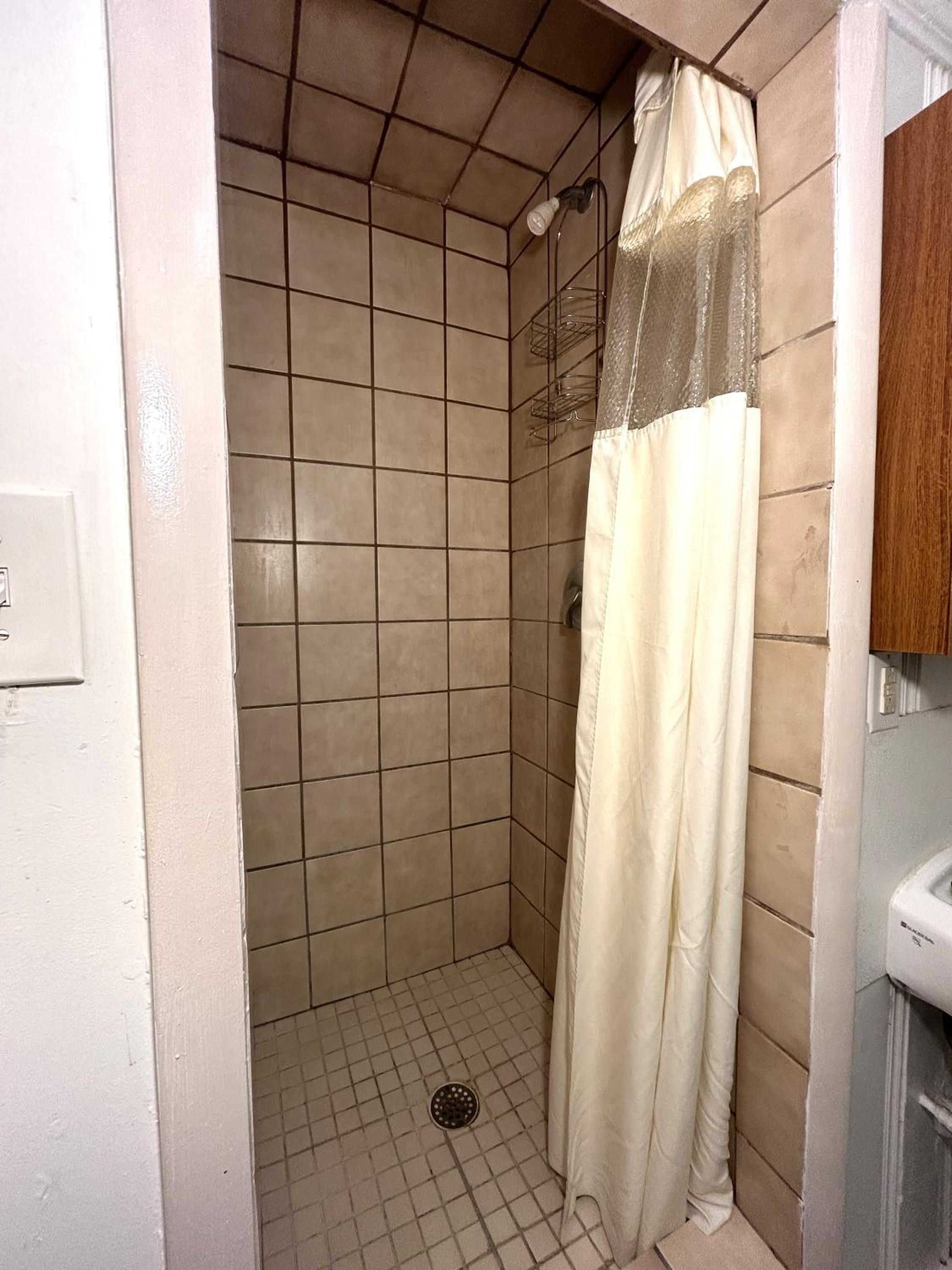Two Bedroom, One Bathroom Apartment, Ground Floor - Photo 18