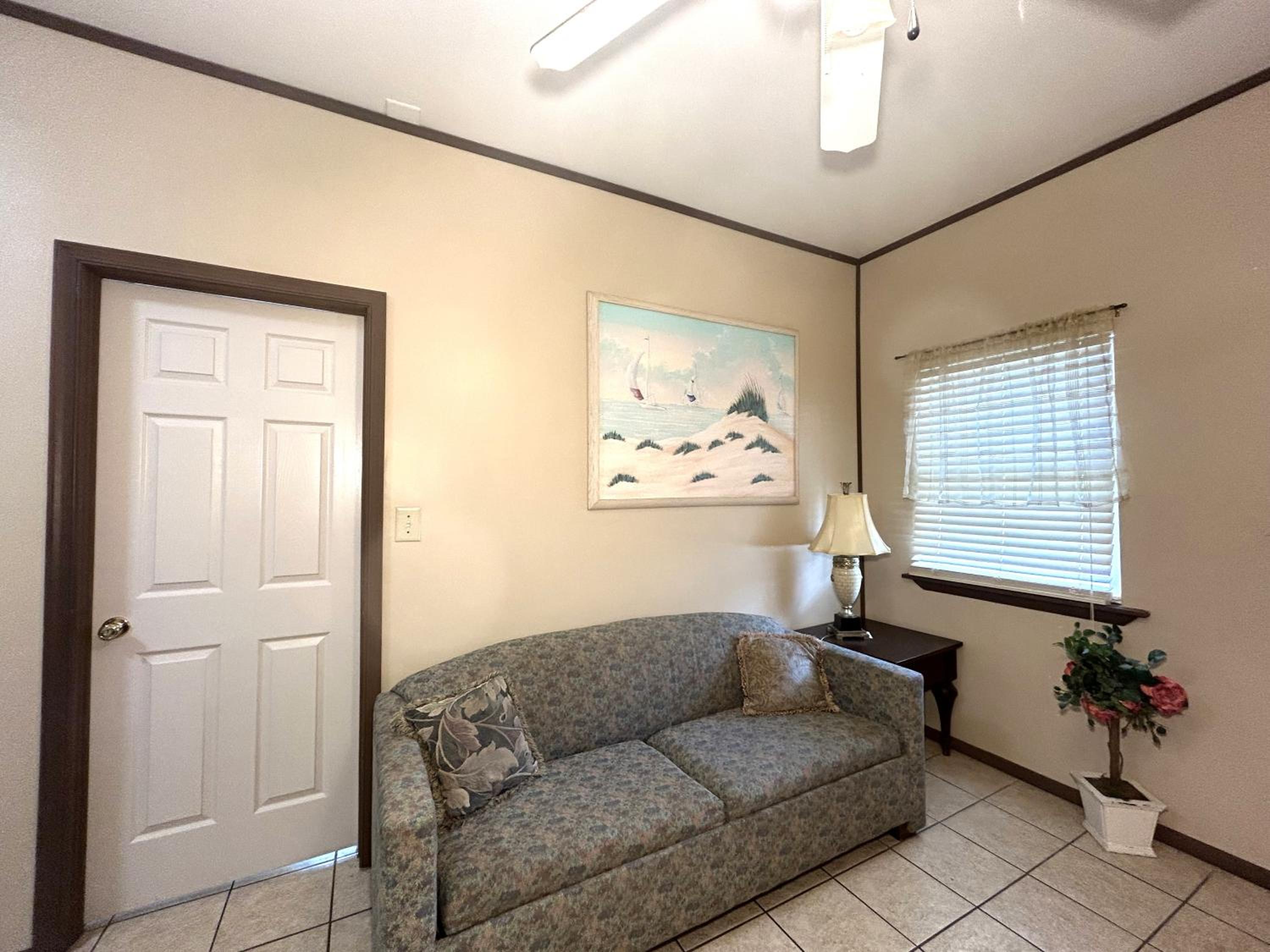 Two Bedroom, One Bathroom Apartment, Ground Floor - Photo 5
