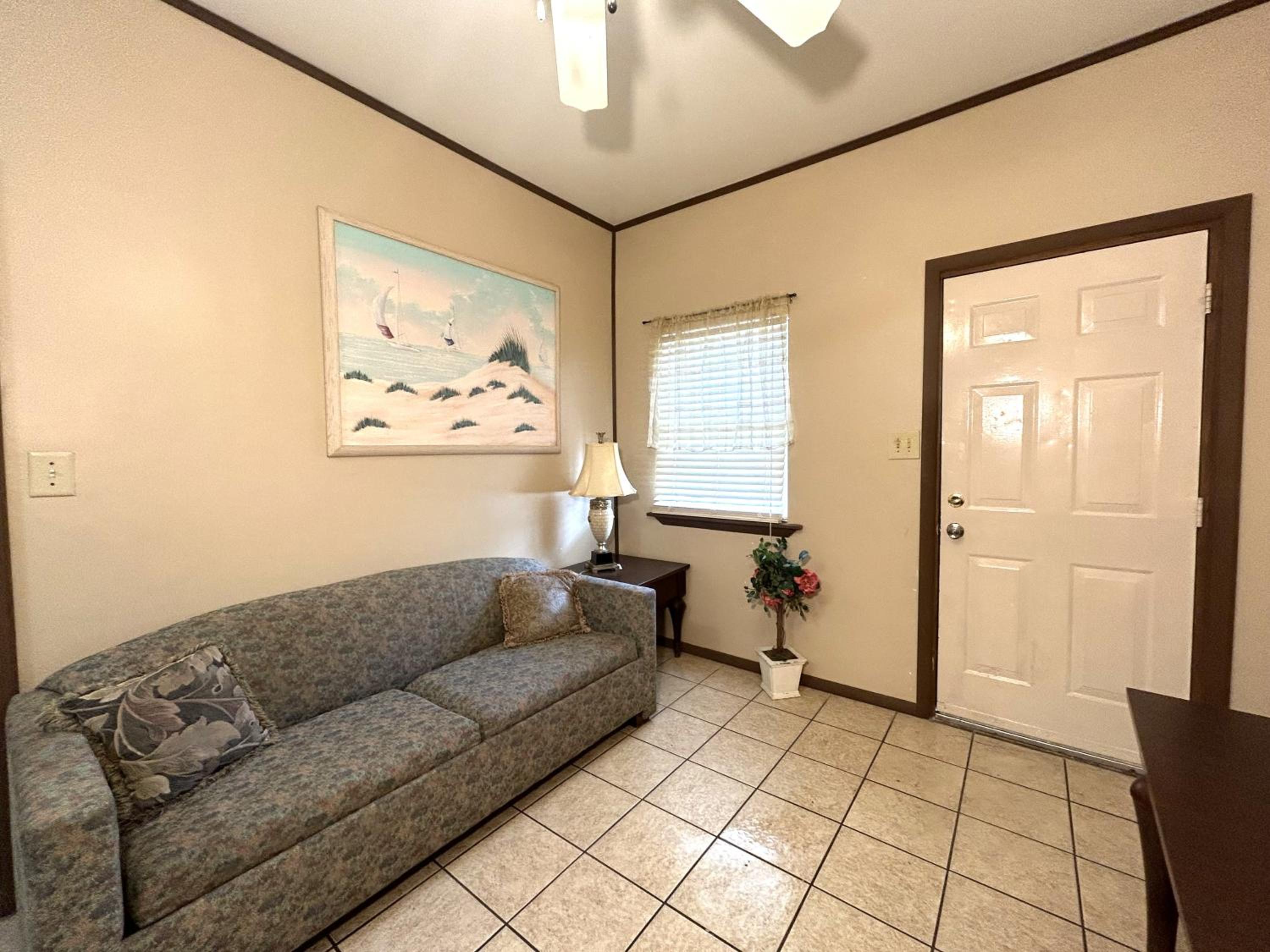 Two Bedroom, One Bathroom Apartment, Ground Floor - Photo 3