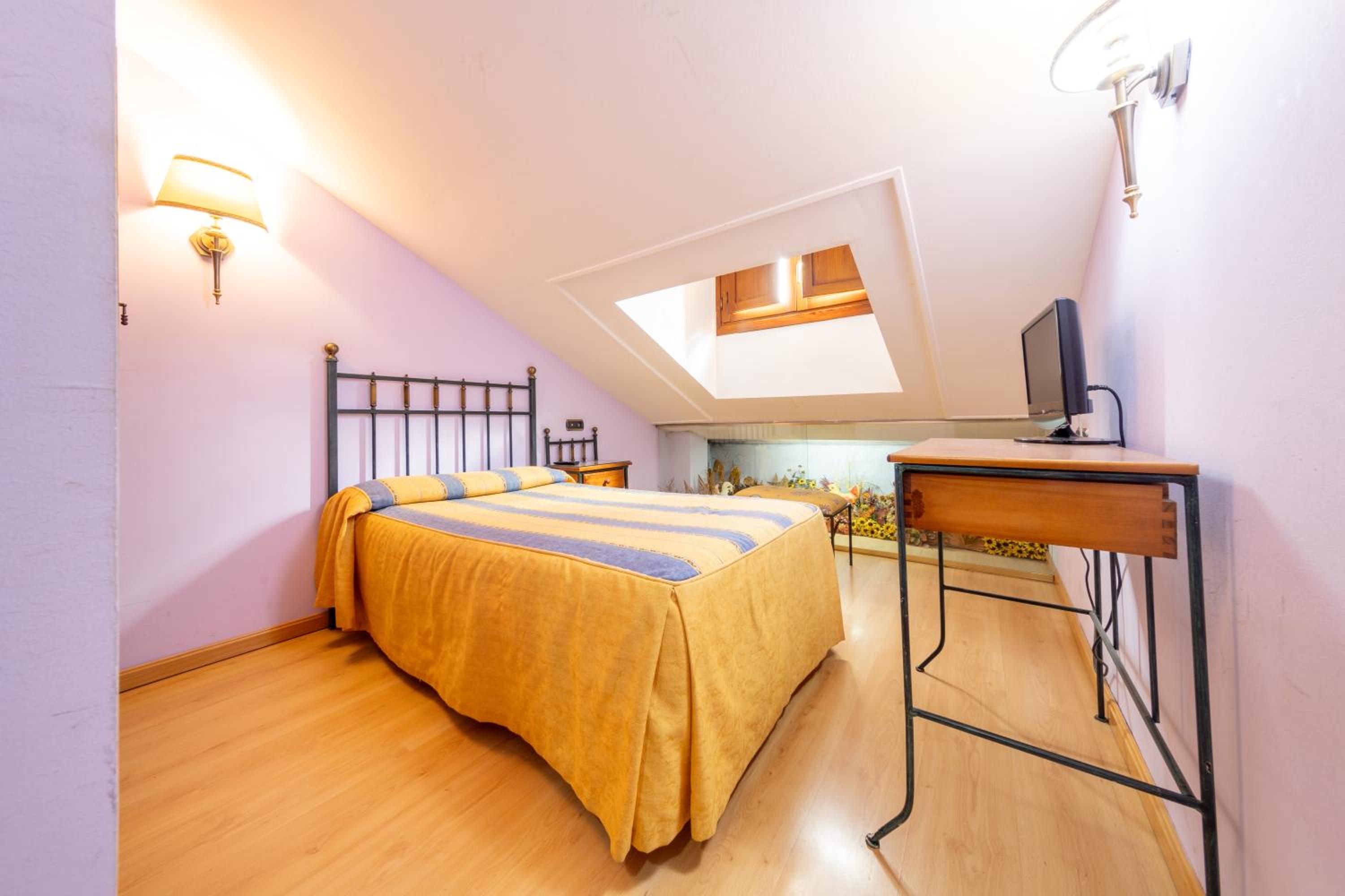 Basic Double Room photo 2