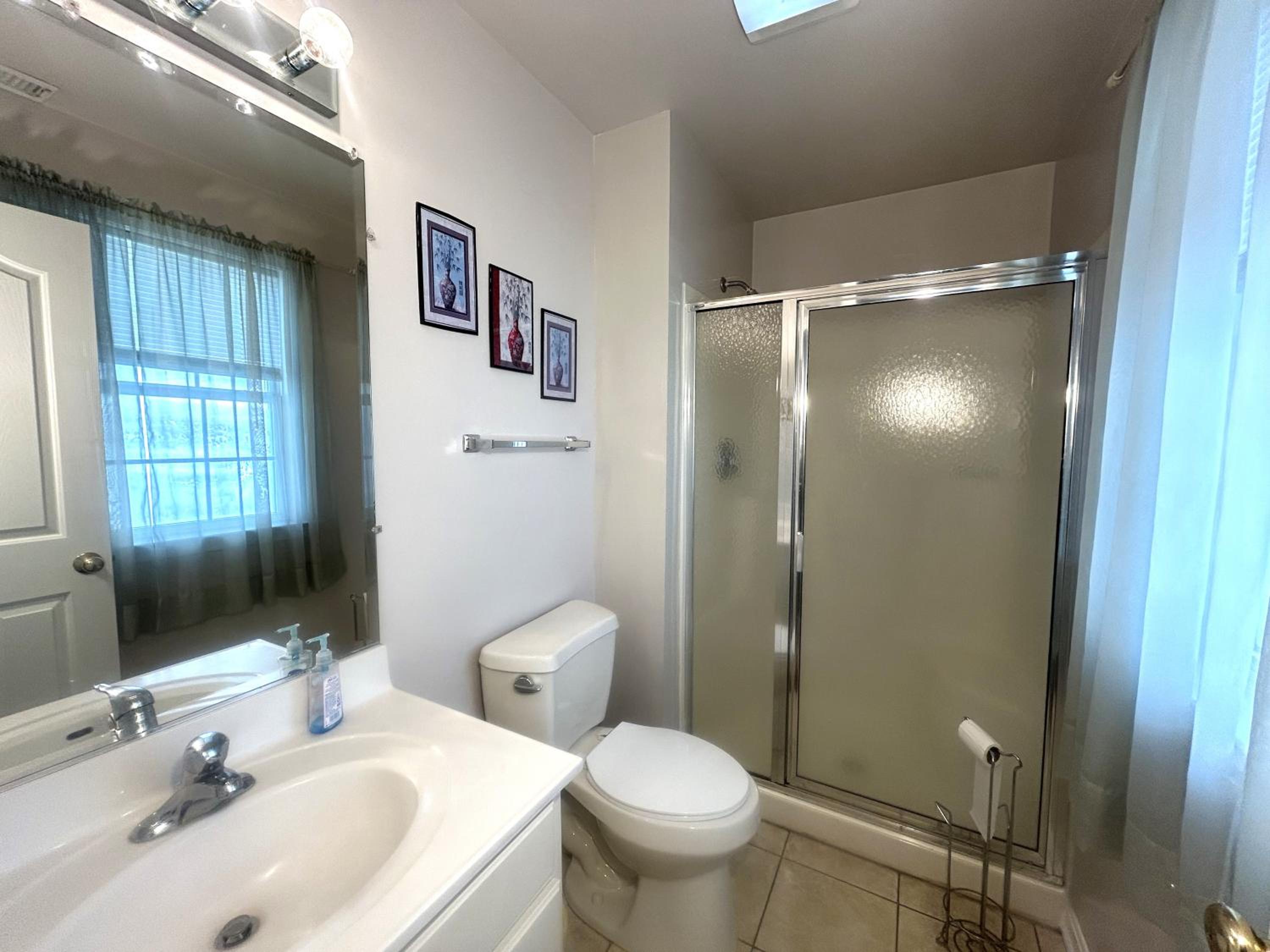 Three Bedroom Three Bathroom Apartment, NO PETS ALLOWED - Photo 6