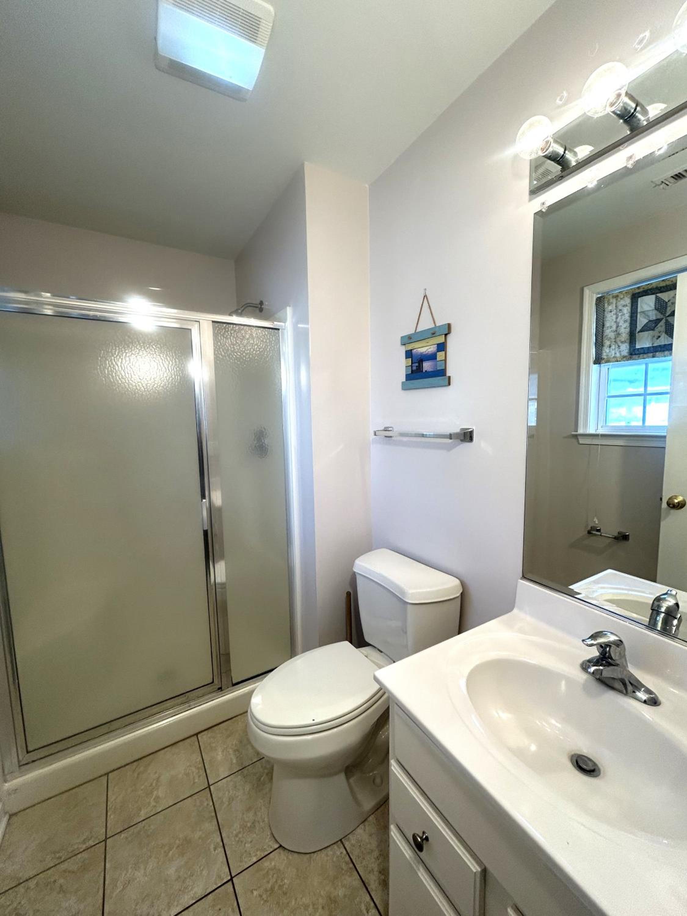 Three Bedroom Three Bathroom Apartment, NO PETS ALLOWED - Photo 2