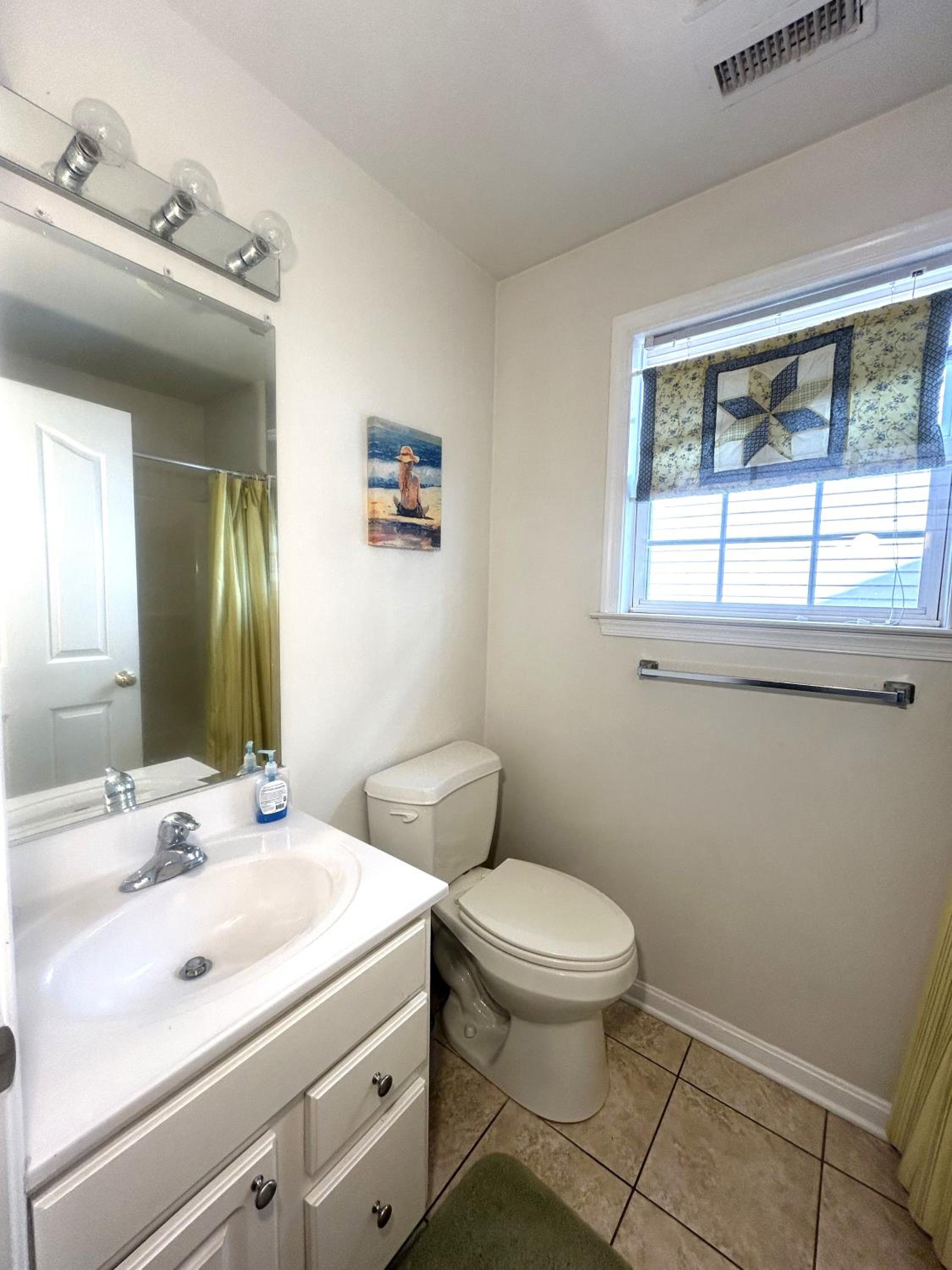 Three Bedroom Three Bathroom Apartment, NO PETS ALLOWED - Photo 16