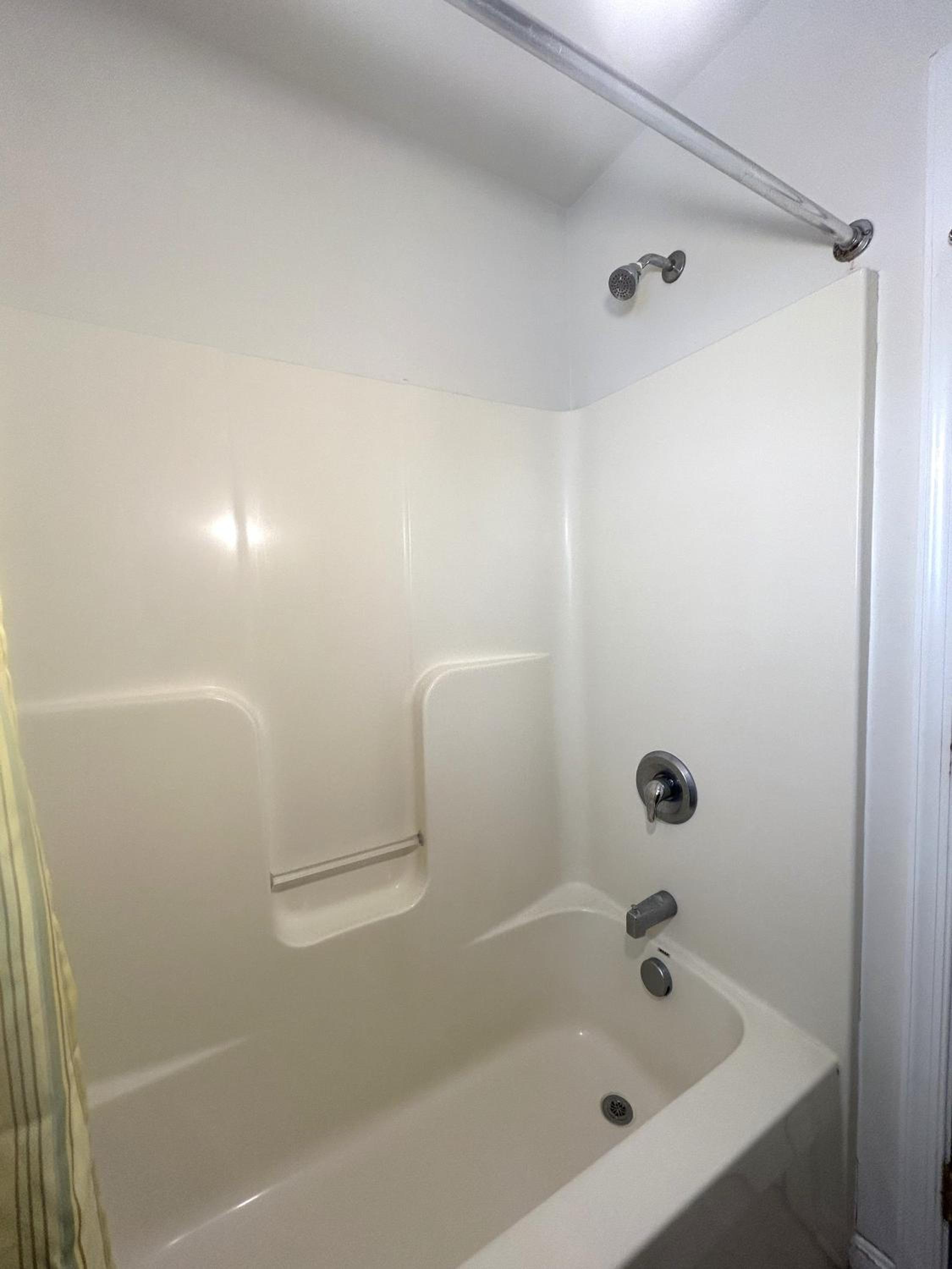 Three Bedroom Three Bathroom Apartment, NO PETS ALLOWED - Photo 17
