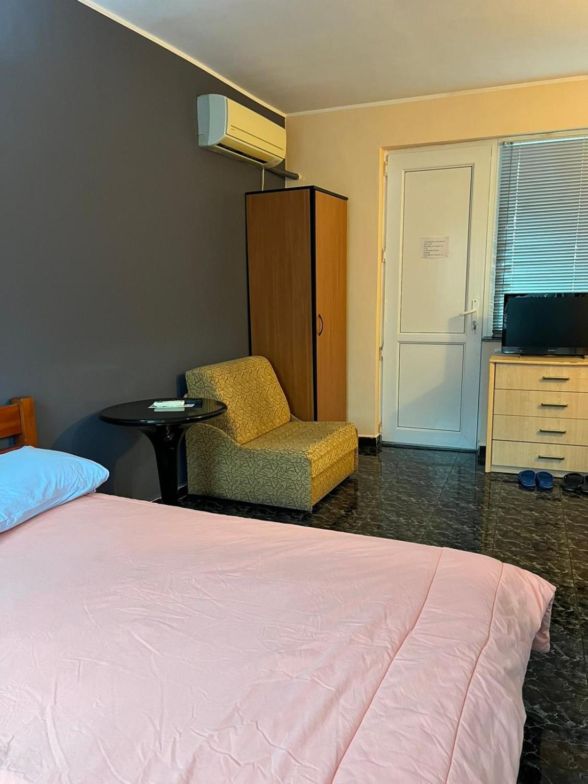 Single Room With Bathroom photo 2