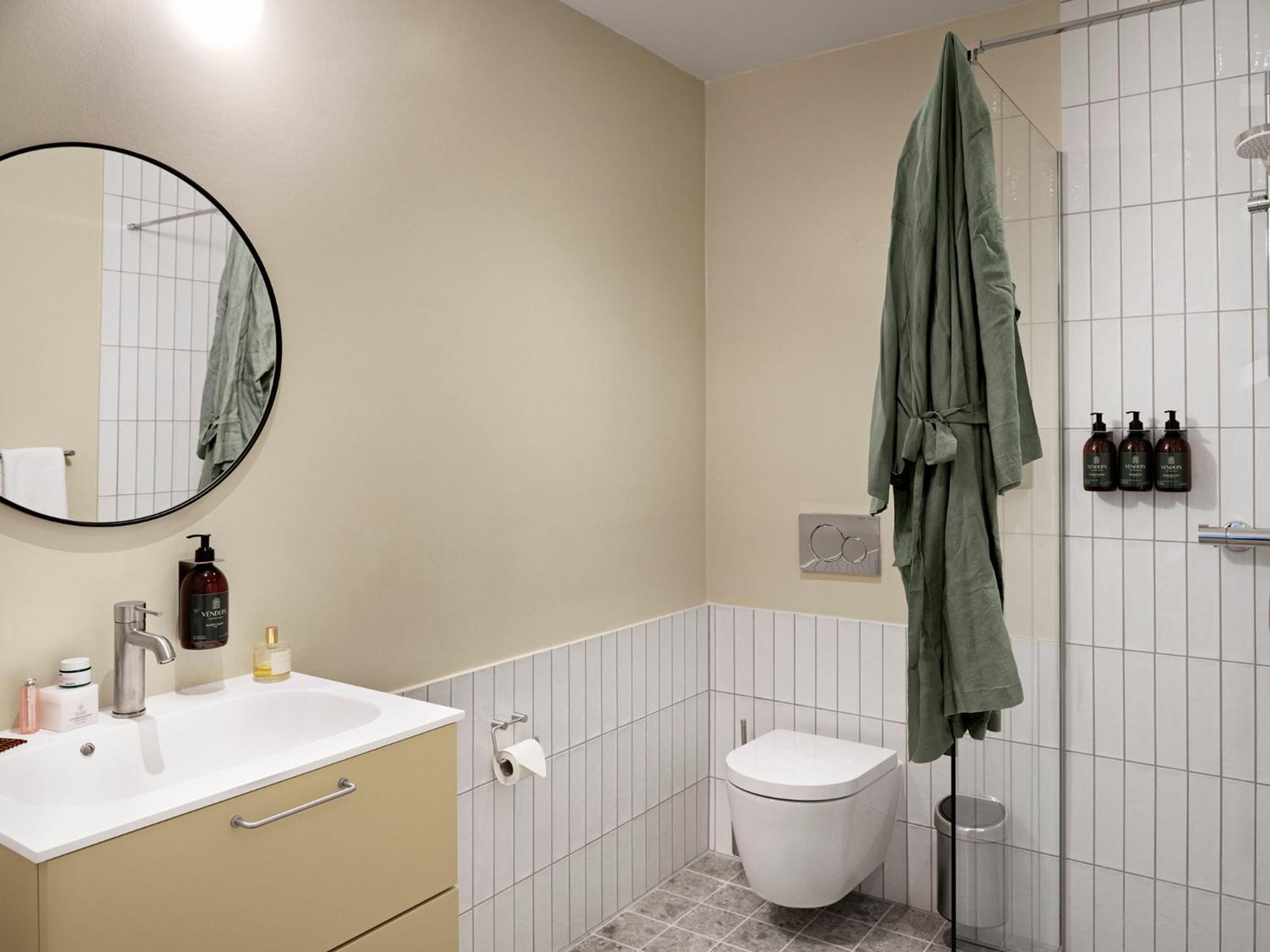 One-Bedroom Apartment - Photo 12