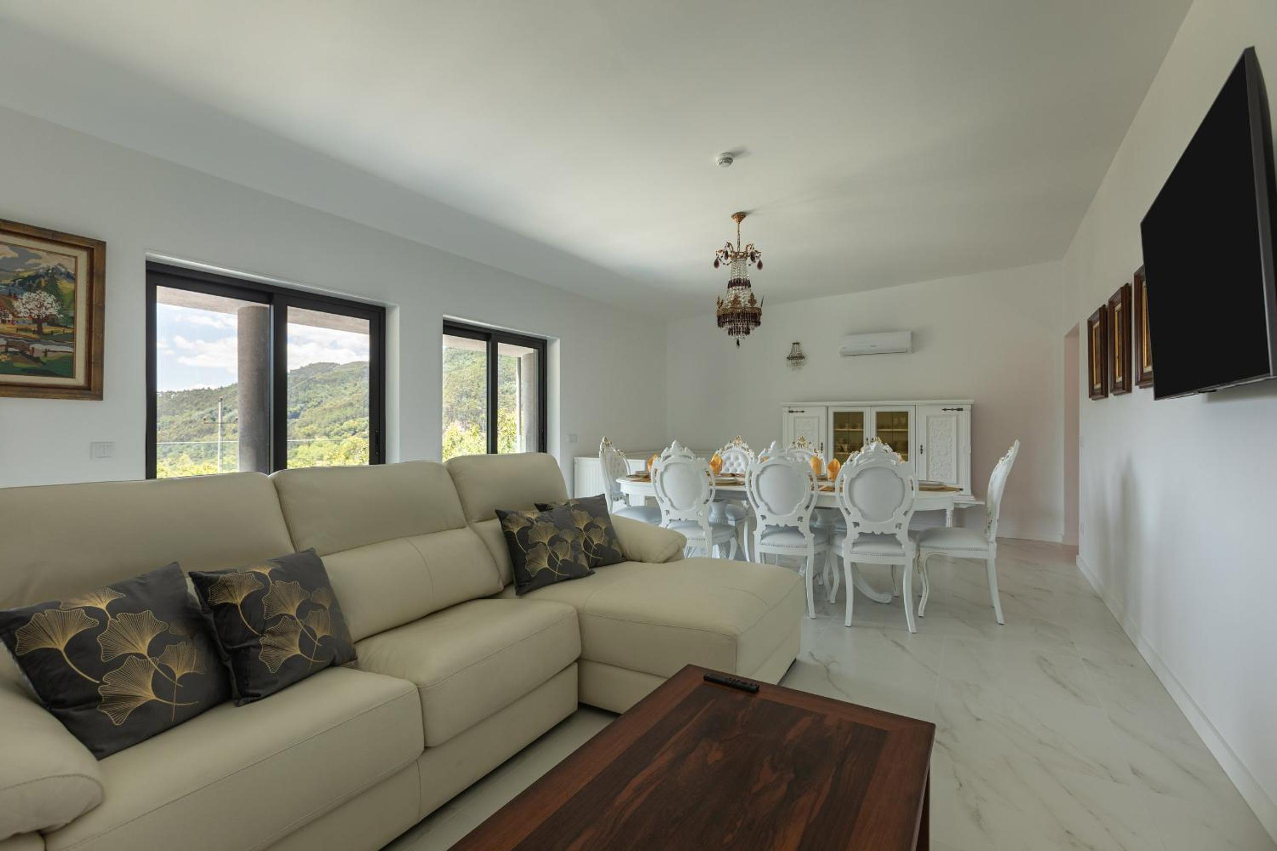 Four-Bedroom House photo 1