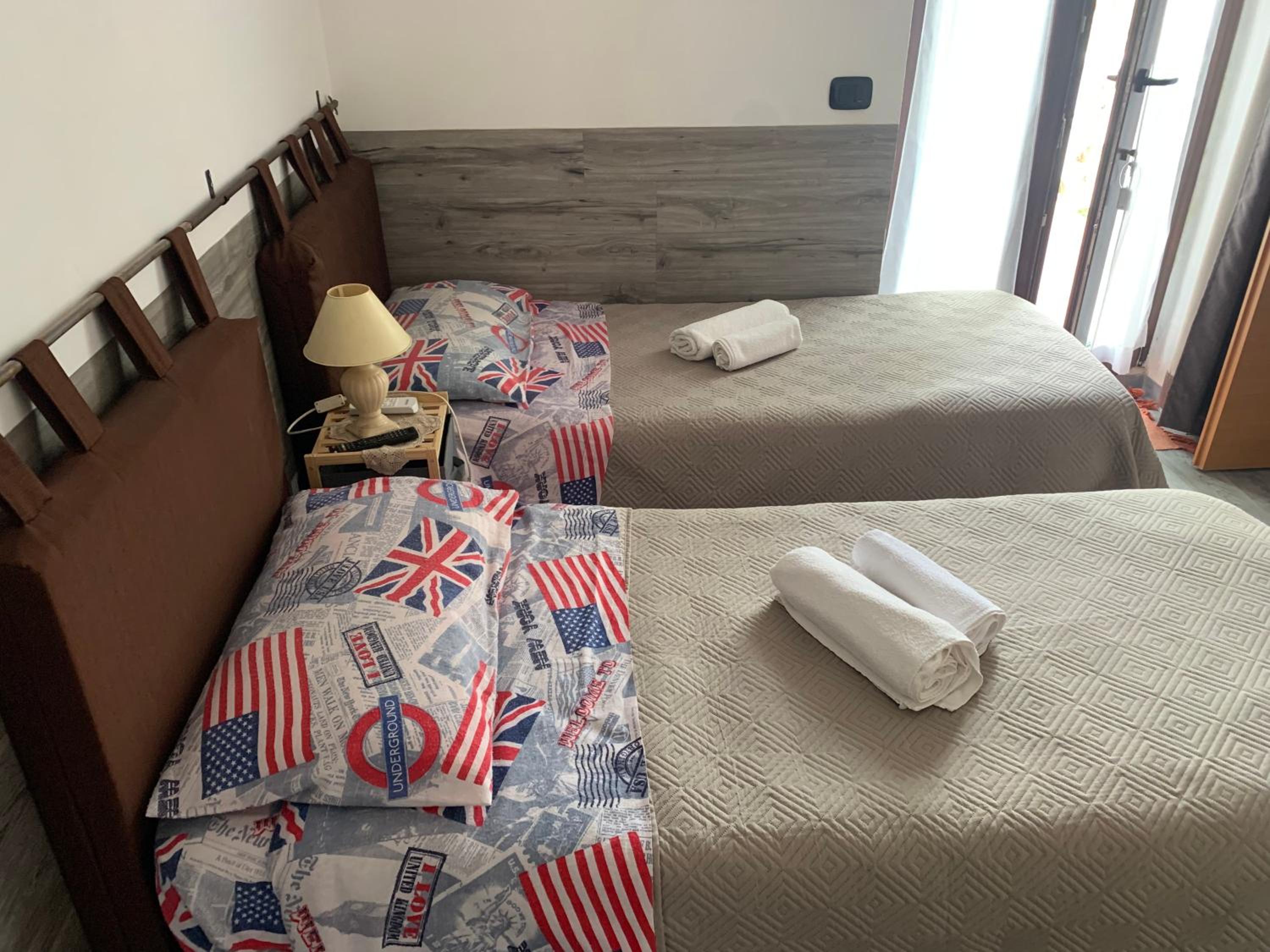 Small Twin Room photo 2