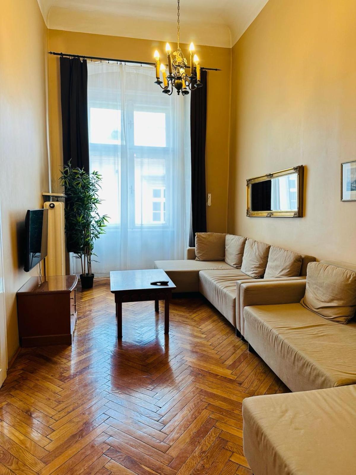 One-Bedroom Apartment - Photo 9