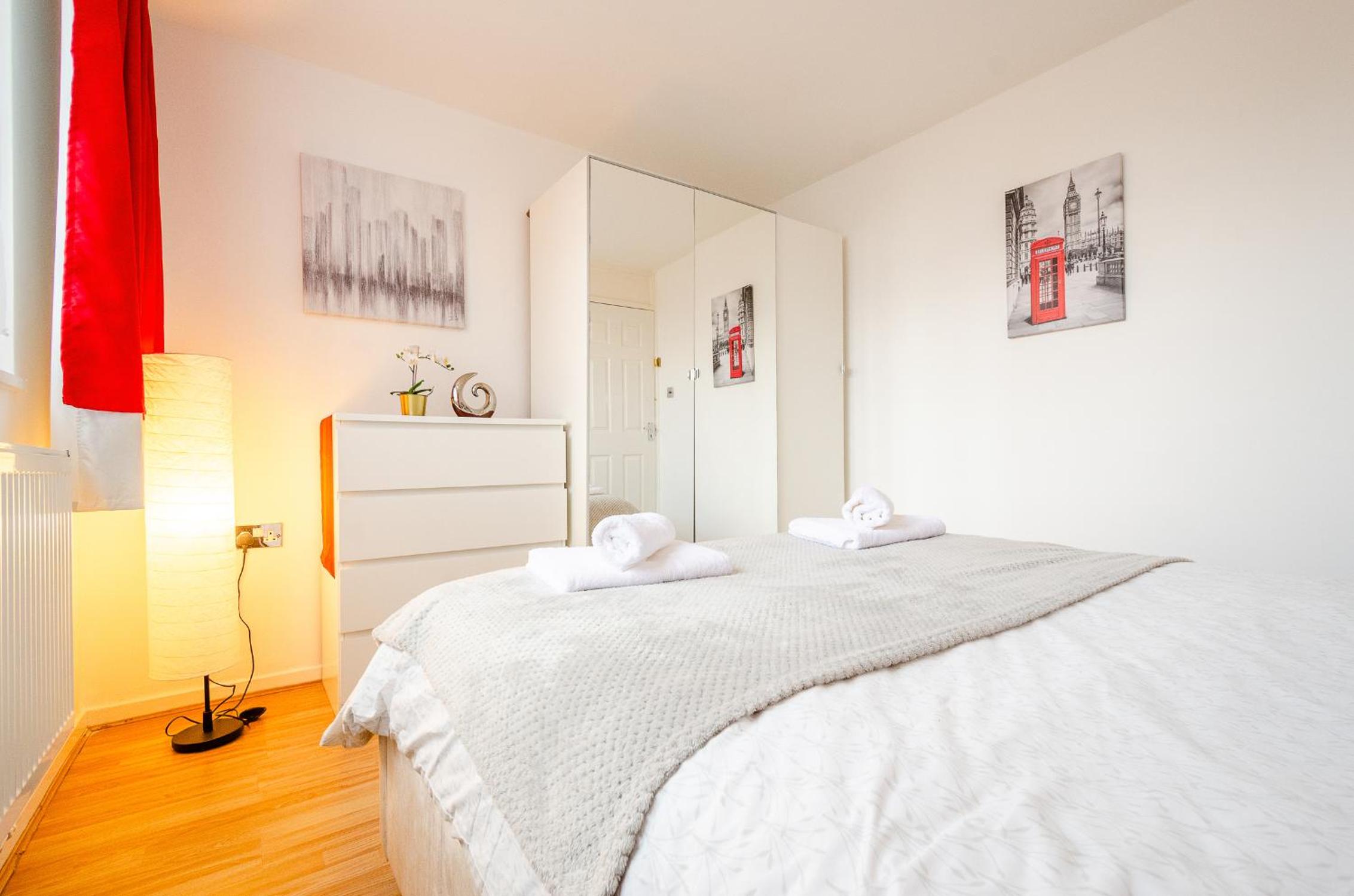 One-Bedroom Apartment photo 1