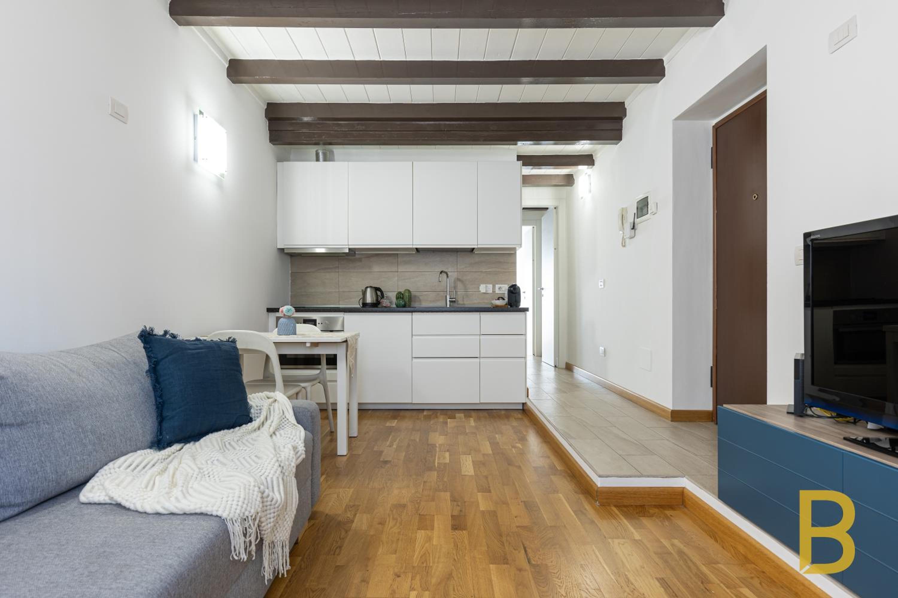 One-Bedroom Apartment - Via Panfilo Castaldi 19