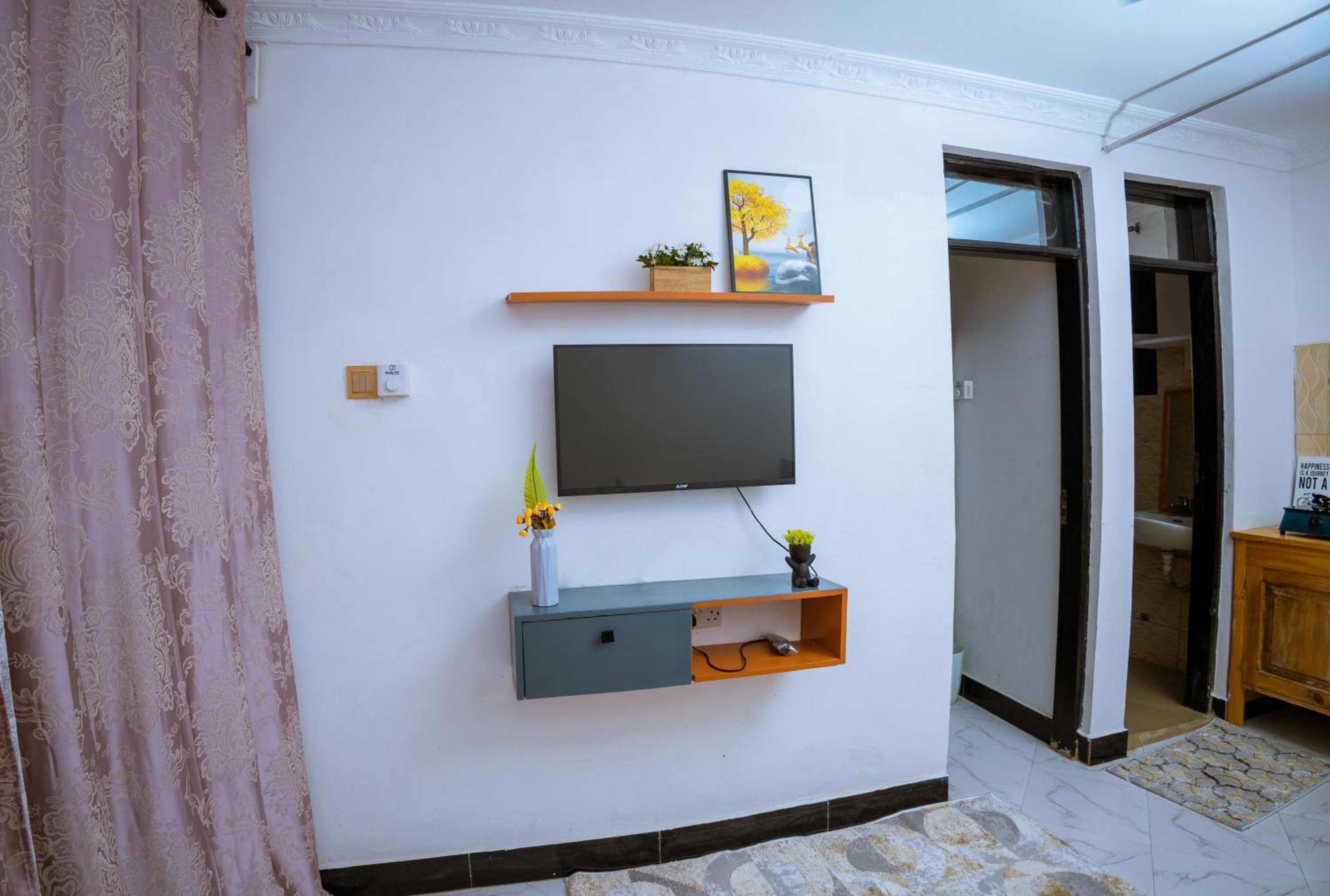 One-Bedroom Apartment photo 2