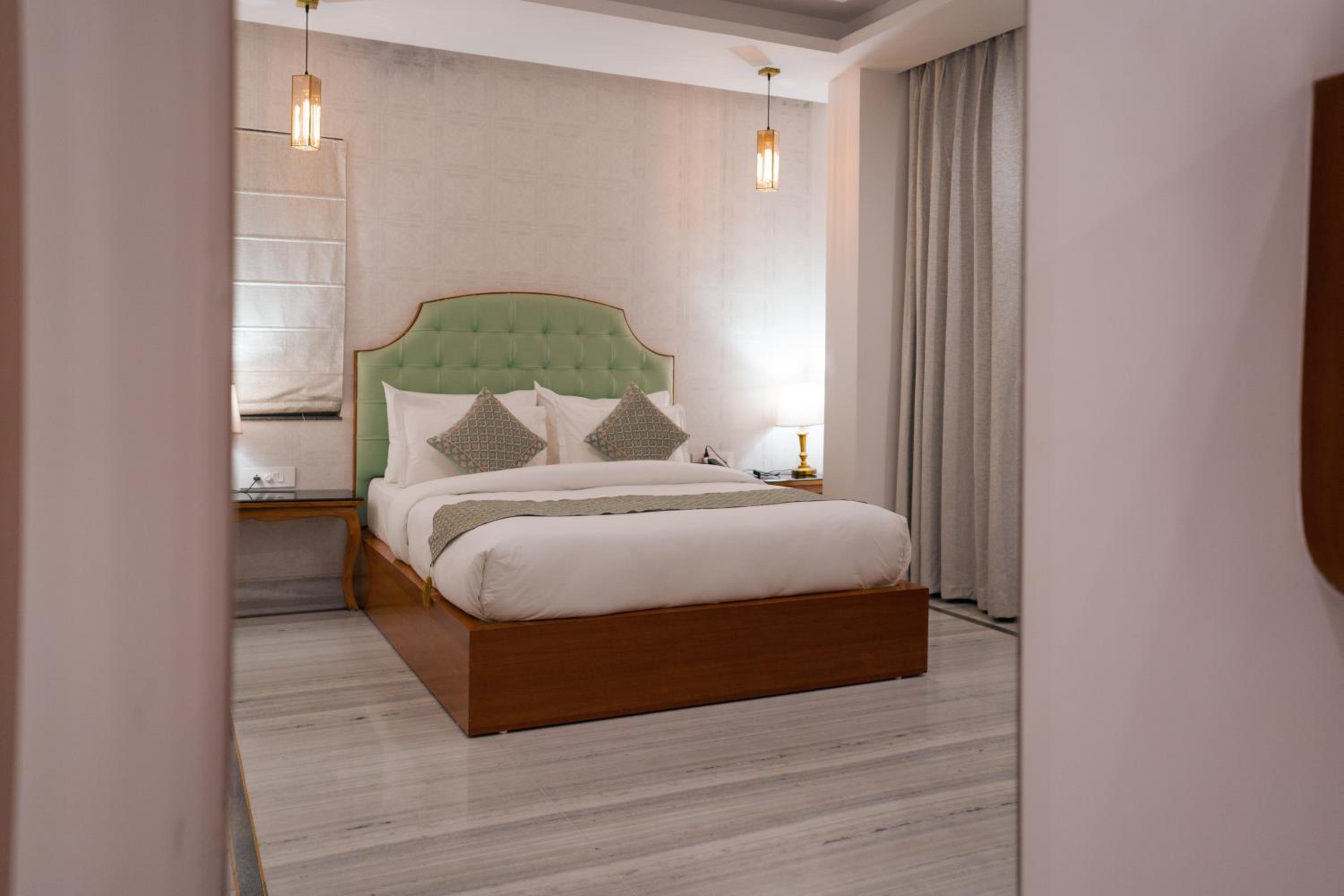 Deluxe Queen Room