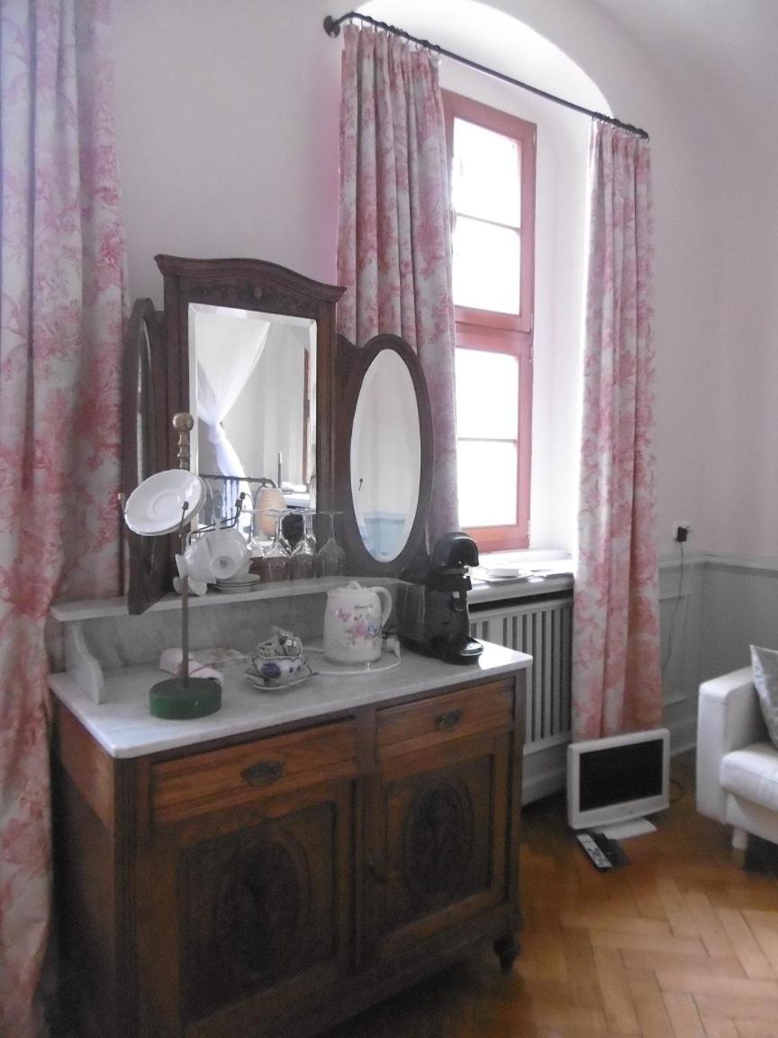 Deluxe King Suite photo 2