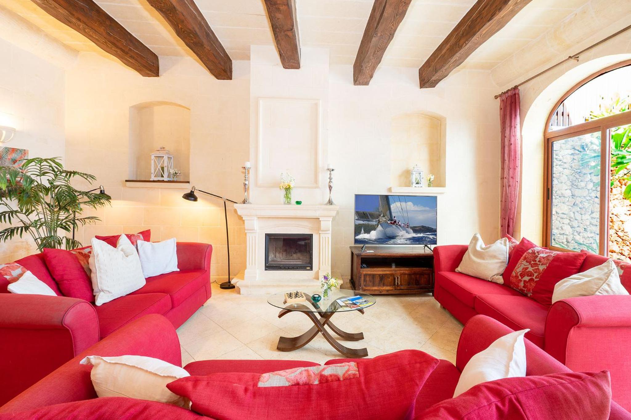 Five-Bedroom House photo 1