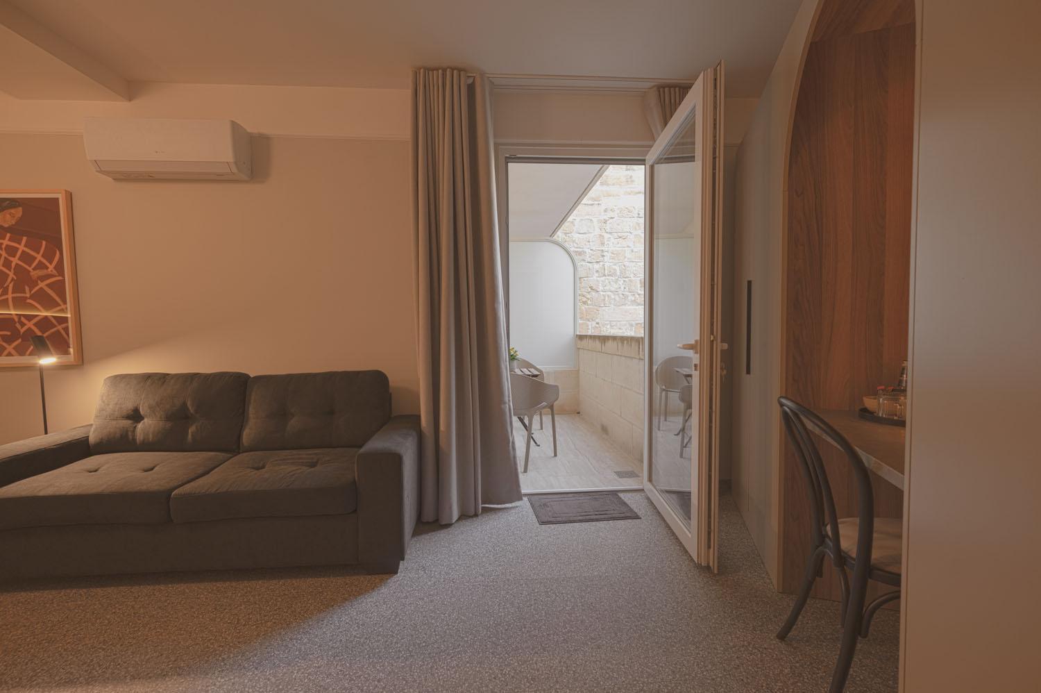 Superior Double or Twin Room with Balcony and Sofa Bed  - Photo 37