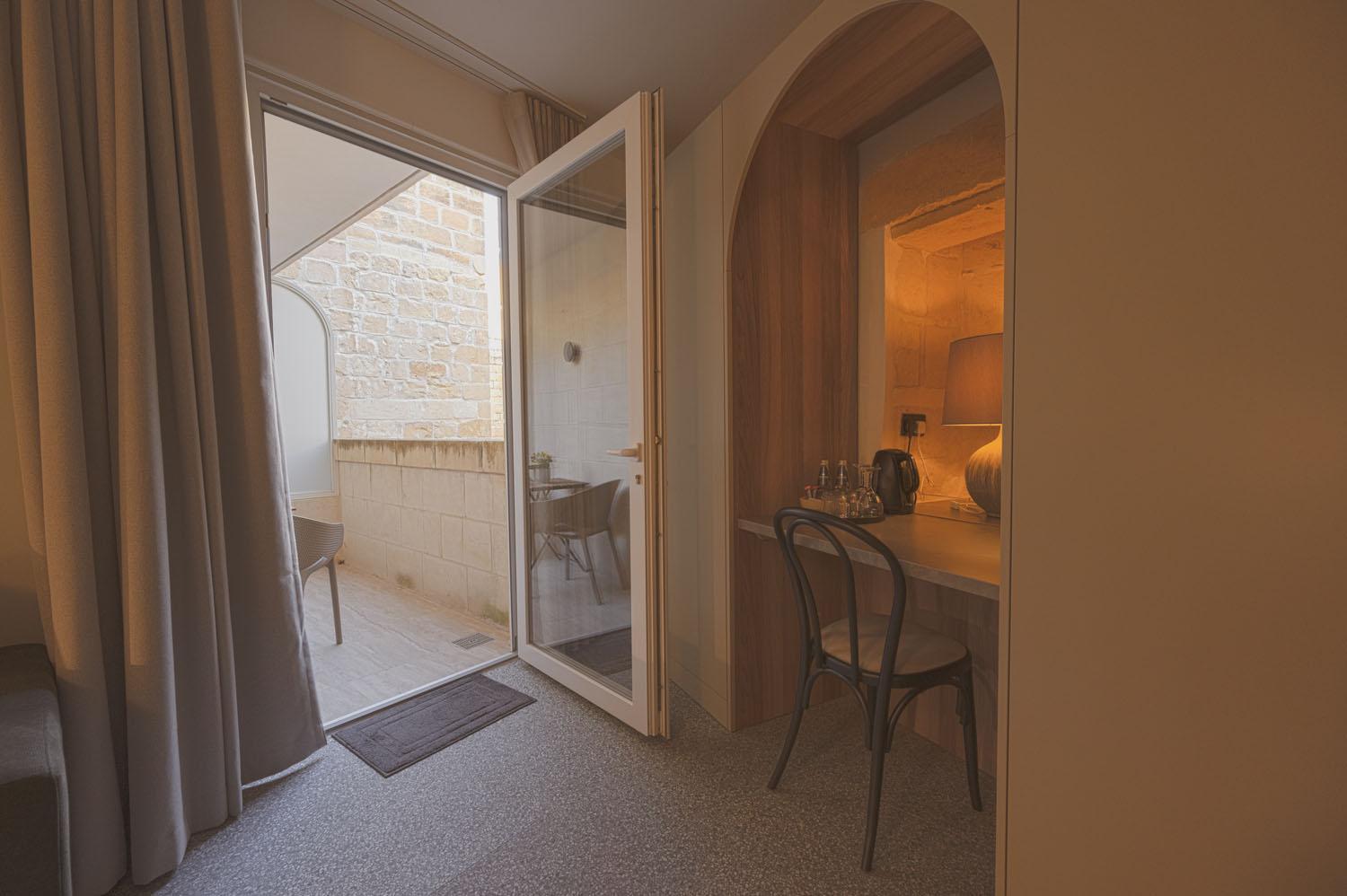 Superior Double or Twin Room with Balcony and Sofa Bed  - Photo 33