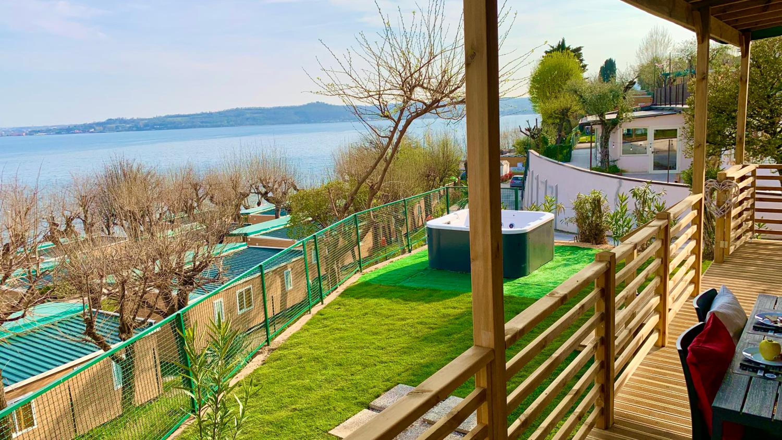 Large Mobile Home with Jacuzzi and Lake View photo 2