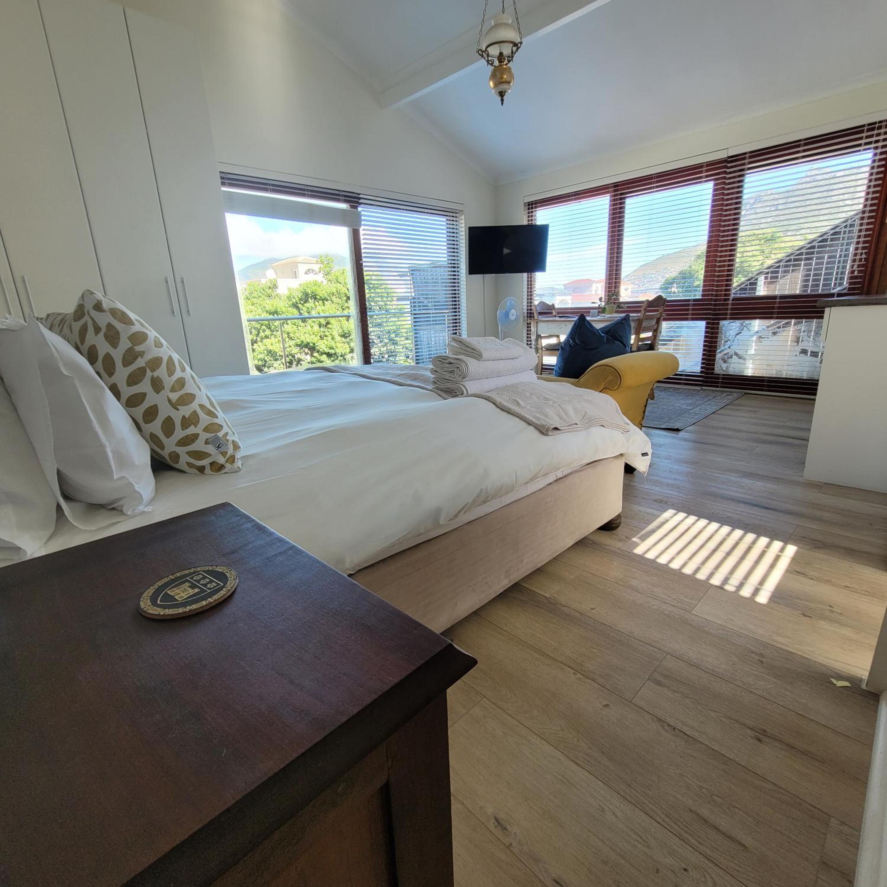 Leehaven Apartment with Balcony and Sea View photo 3
