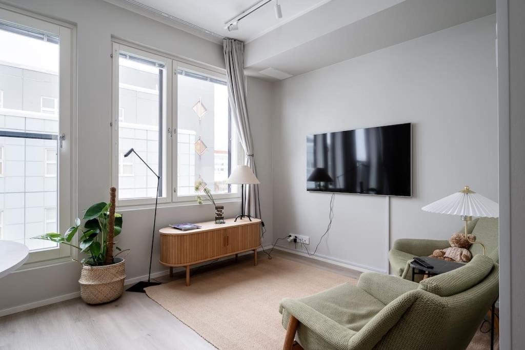 One-Bedroom Apartment photo 1