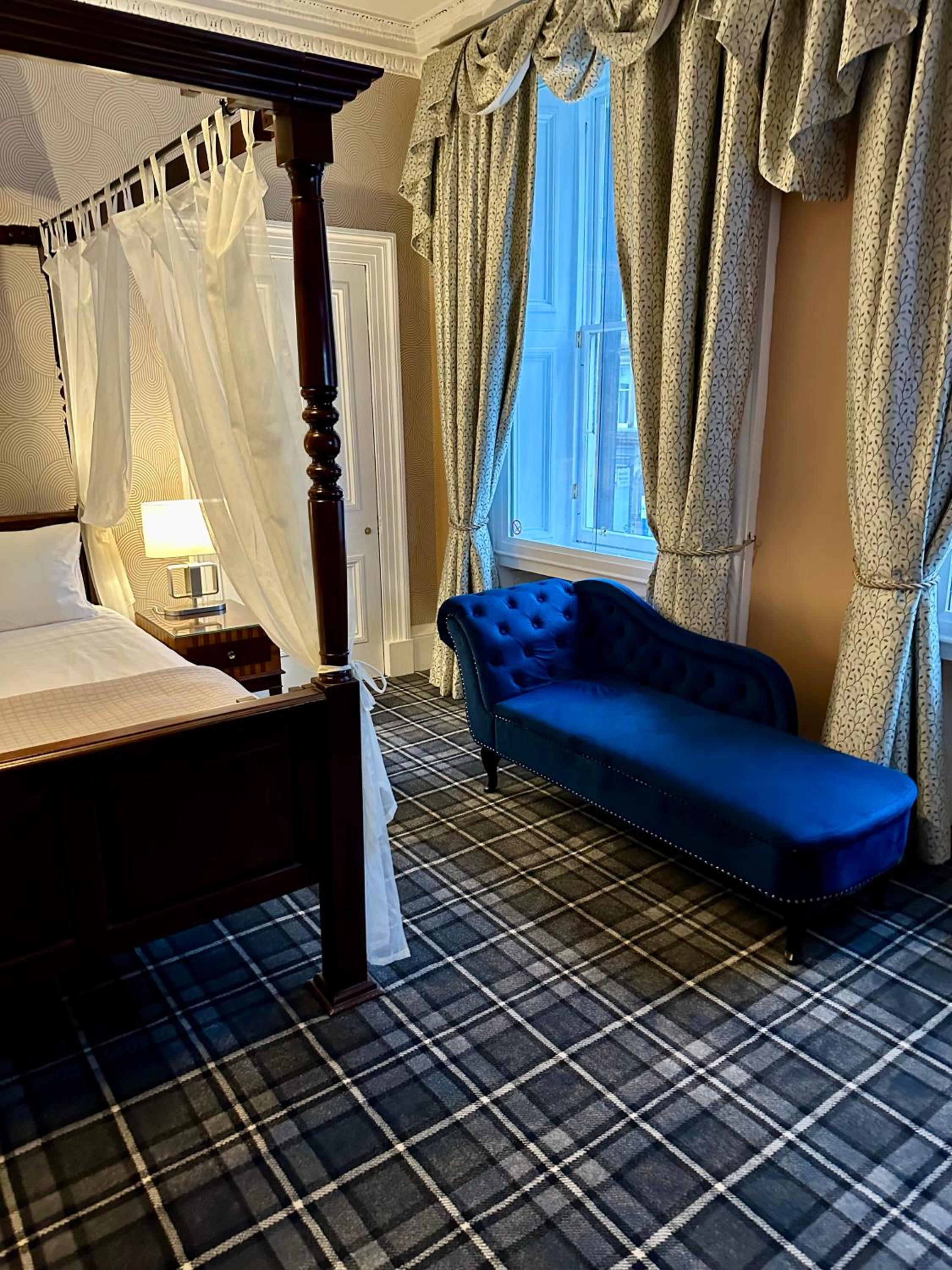 Luxury King Size Ensuite with Four Poster Bed