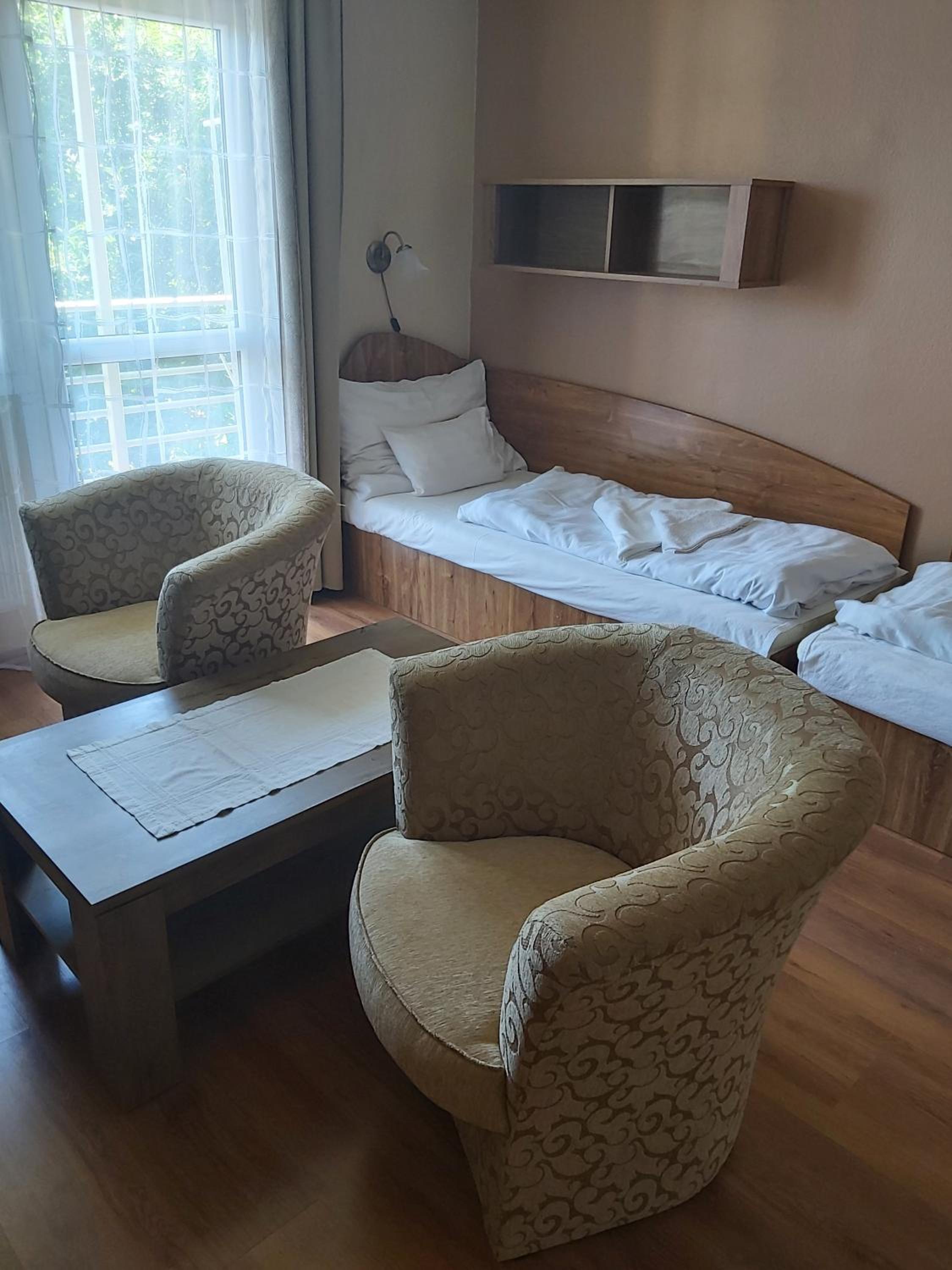 One-Bedroom Apartment (4 Adults)