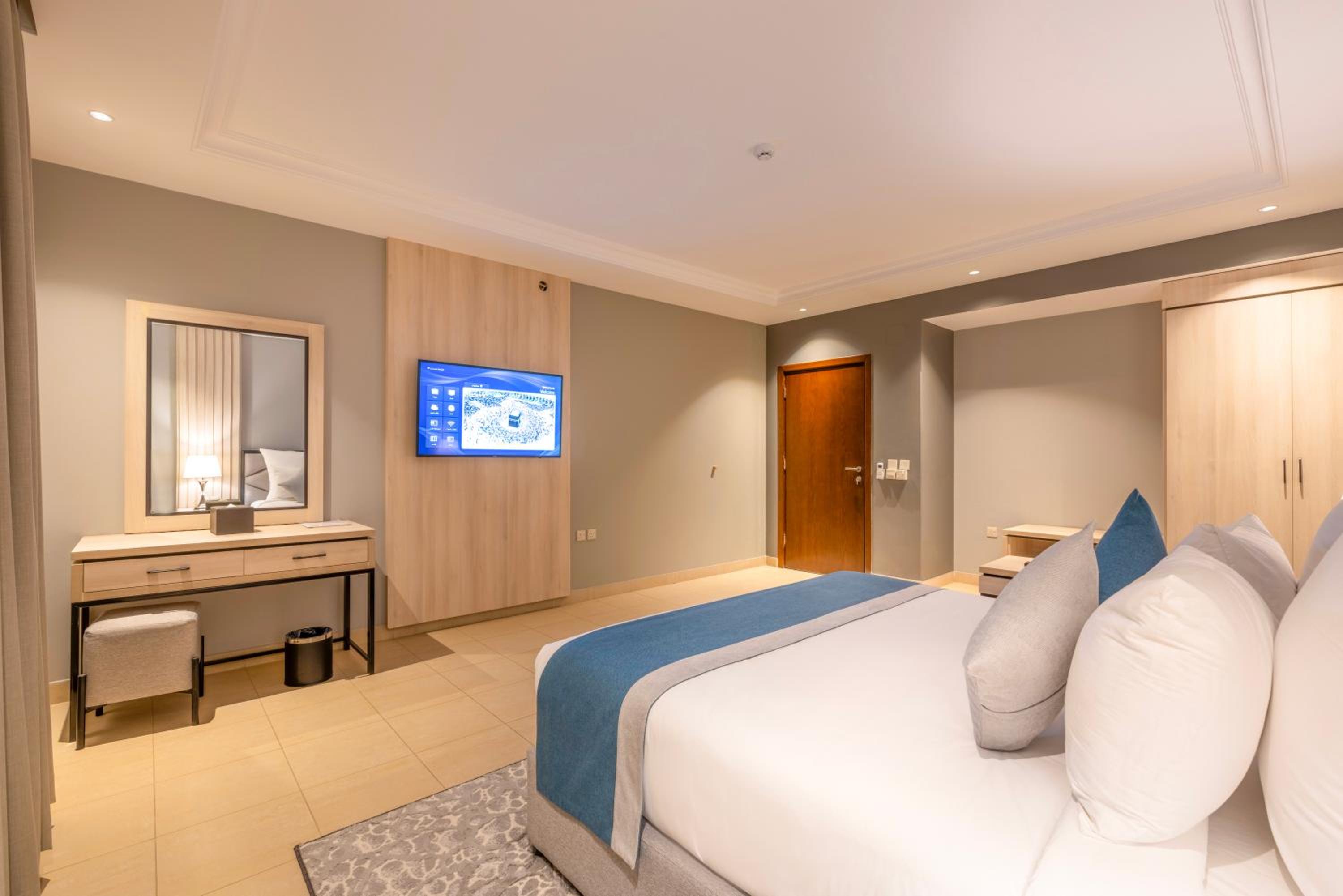 Deluxe King Room - Photo 4
