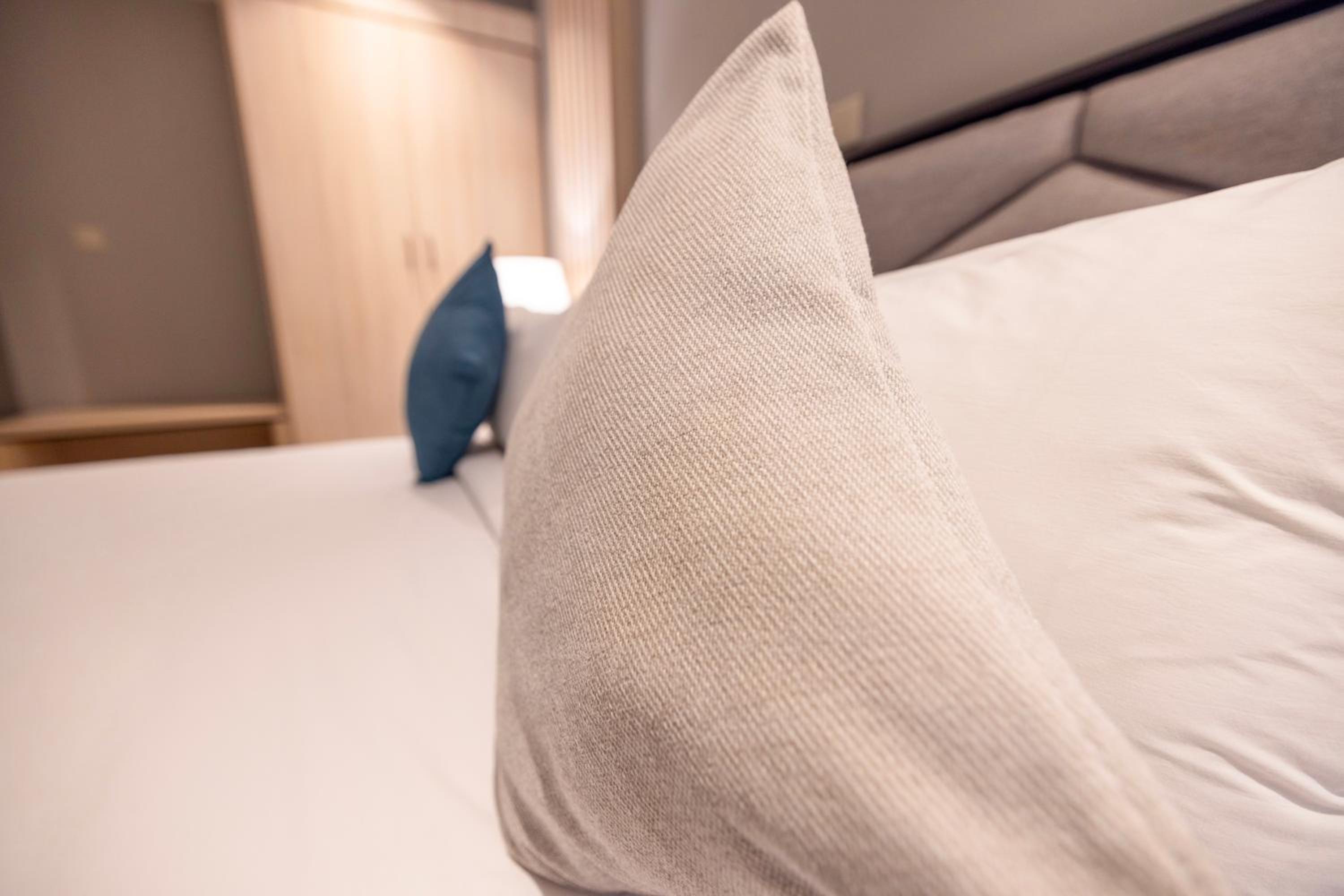Deluxe King Room - Photo 5