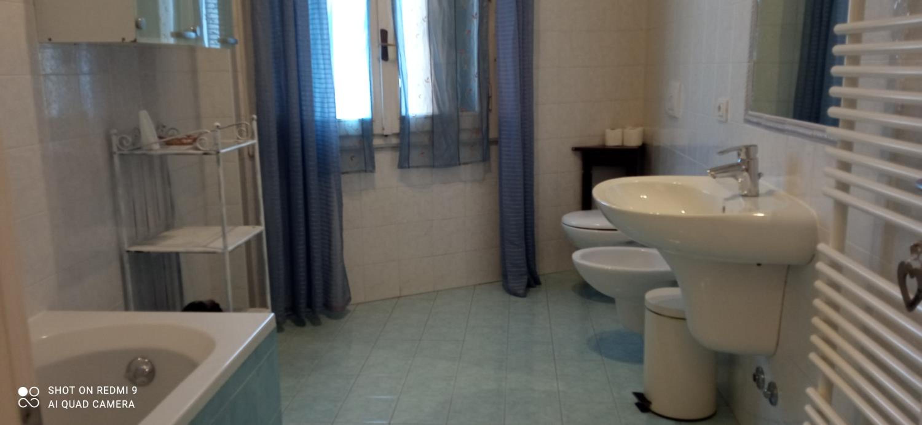 Double Room with Private External Bathroom - Photo 3
