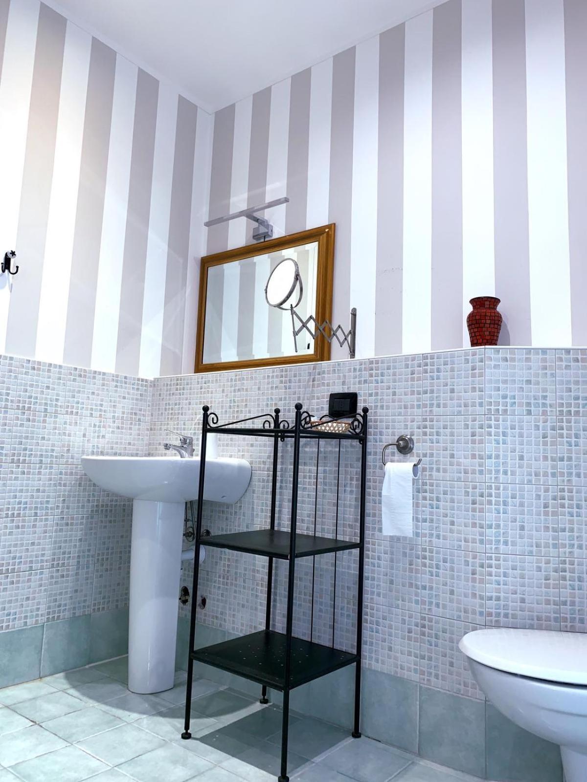 Double Room with Private Bathroom - Photo 3