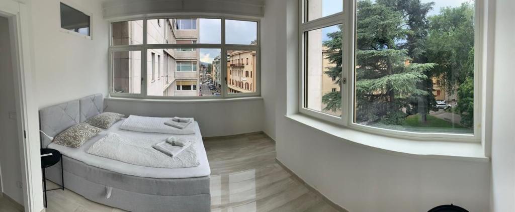 One-Bedroom Apartment - Photo 3
