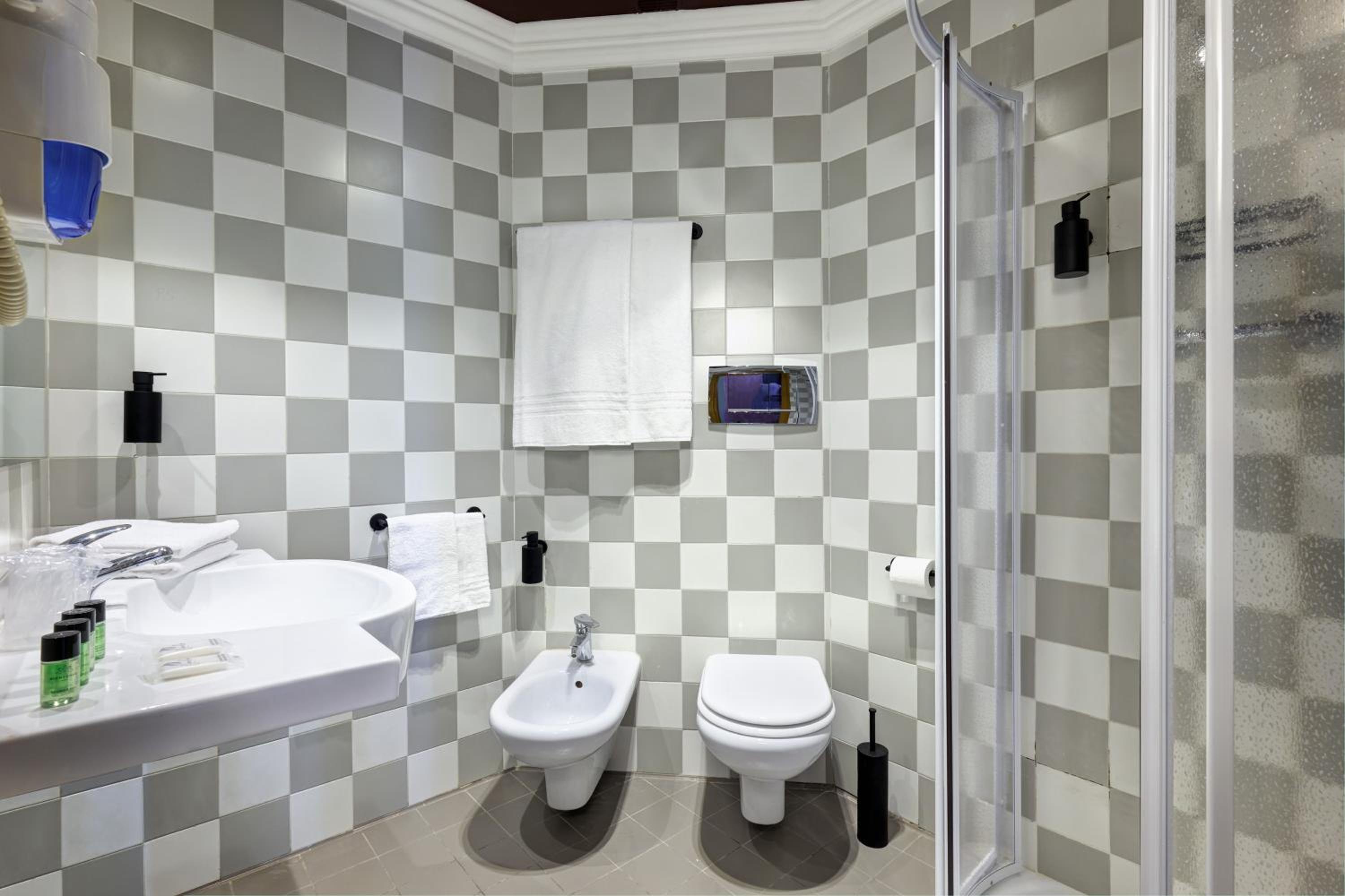 Standard Single Room - Photo 2