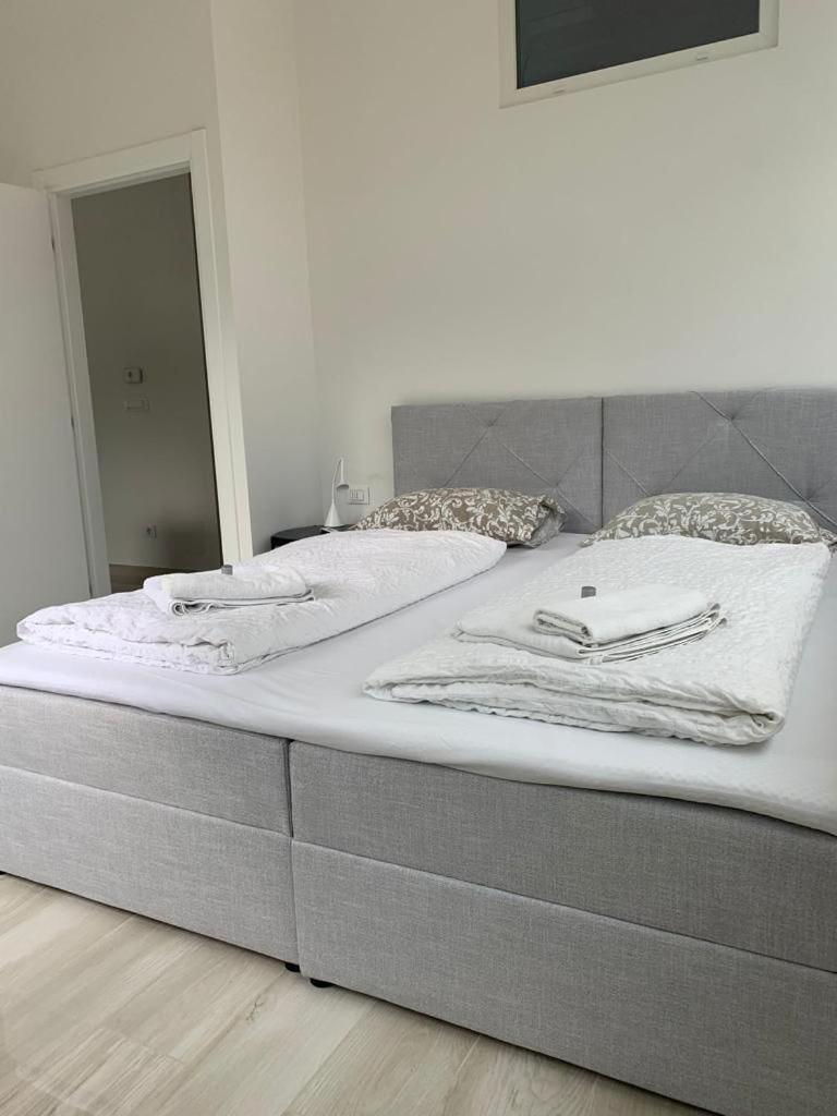 One-Bedroom Apartment - Photo 1