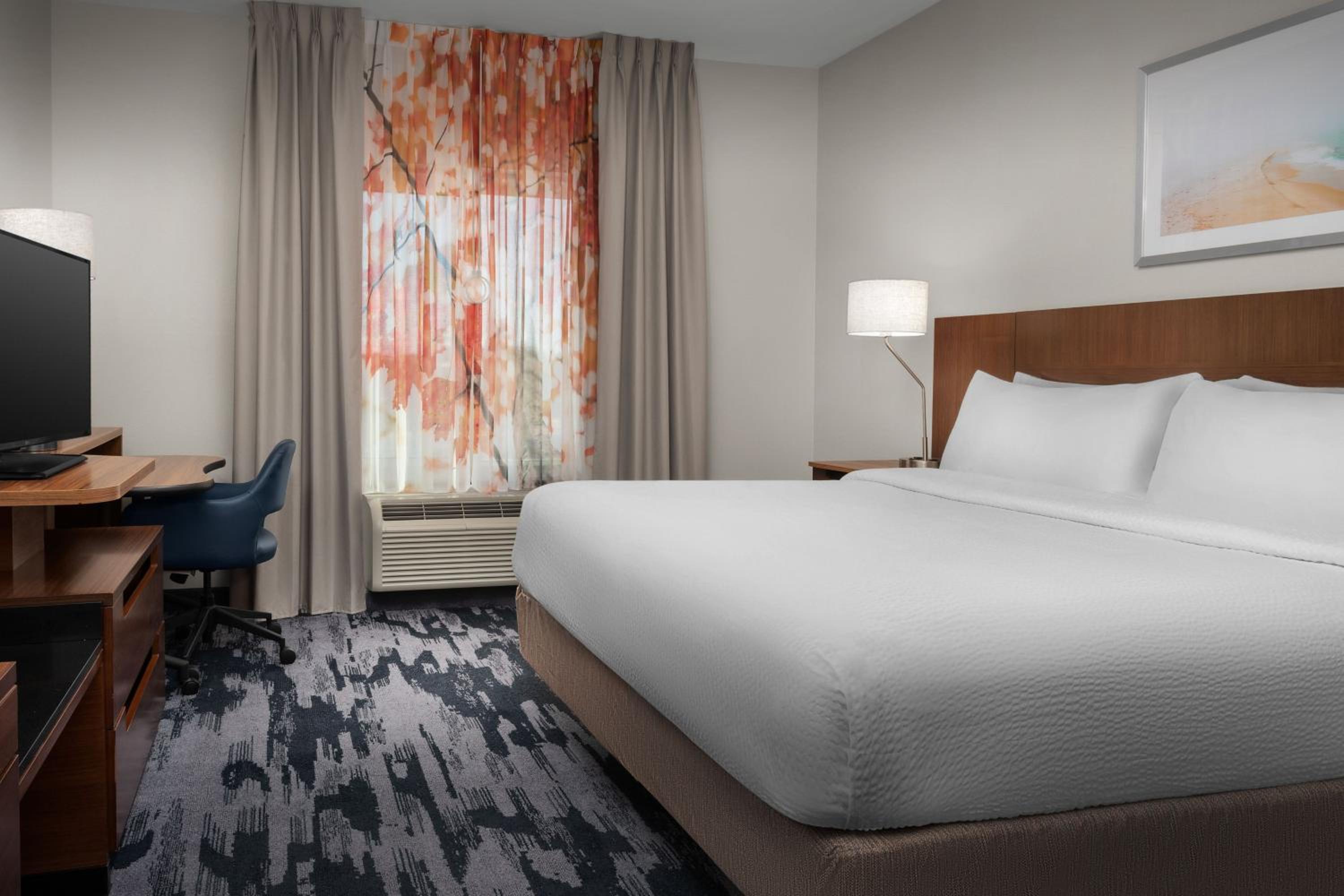 King Room with Roll-In Shower - Mobility Access/Hearing Accessible photo 2