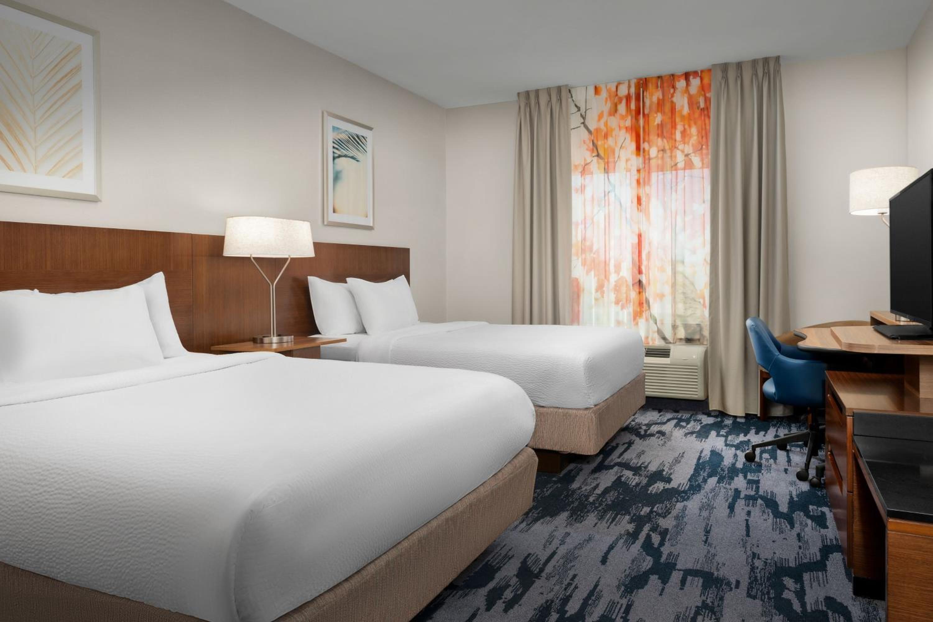 Queen Room with Two Queen Beds - Hearing Accessible photo 2