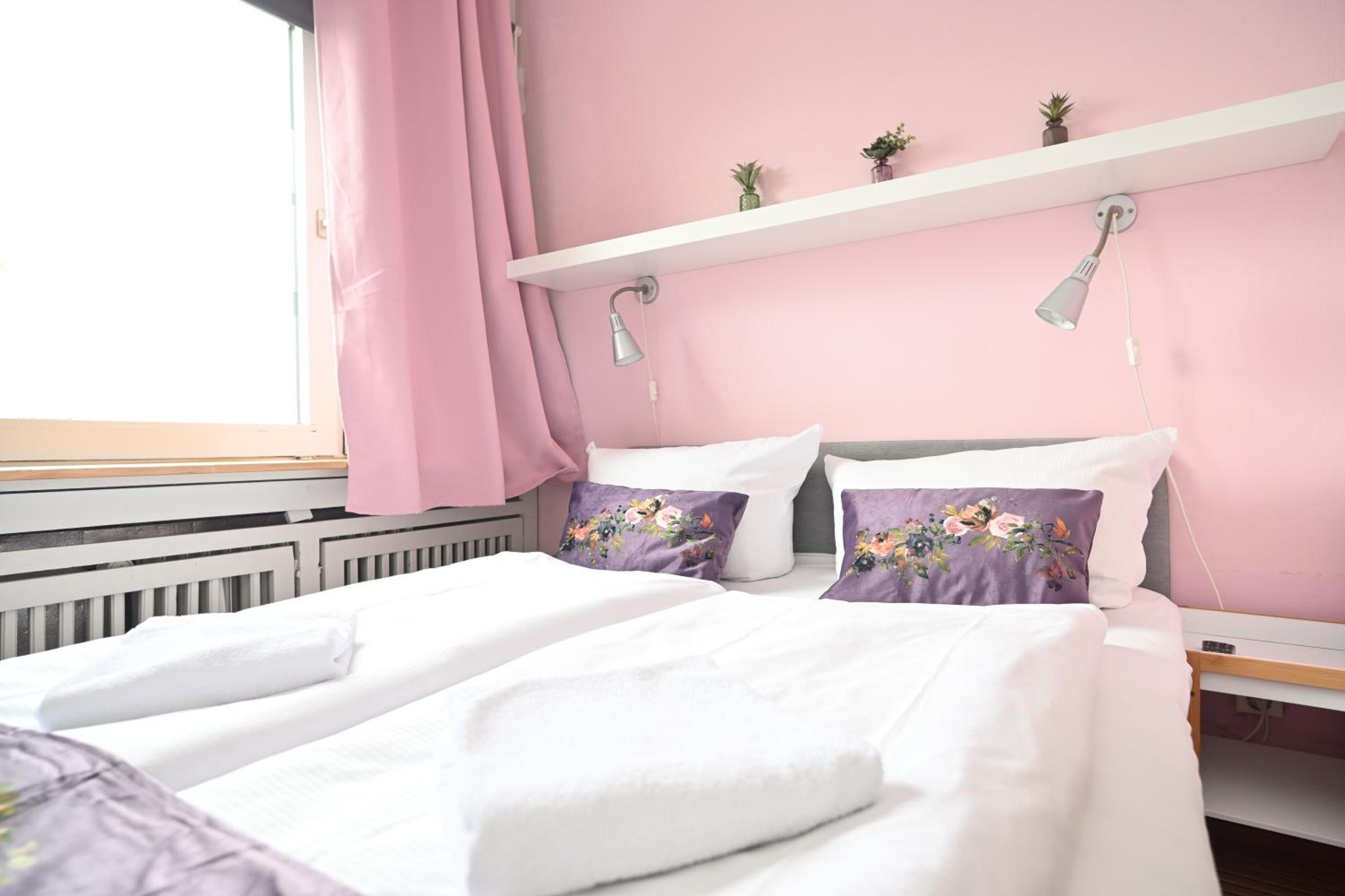 Budget Double Room - Photo 1