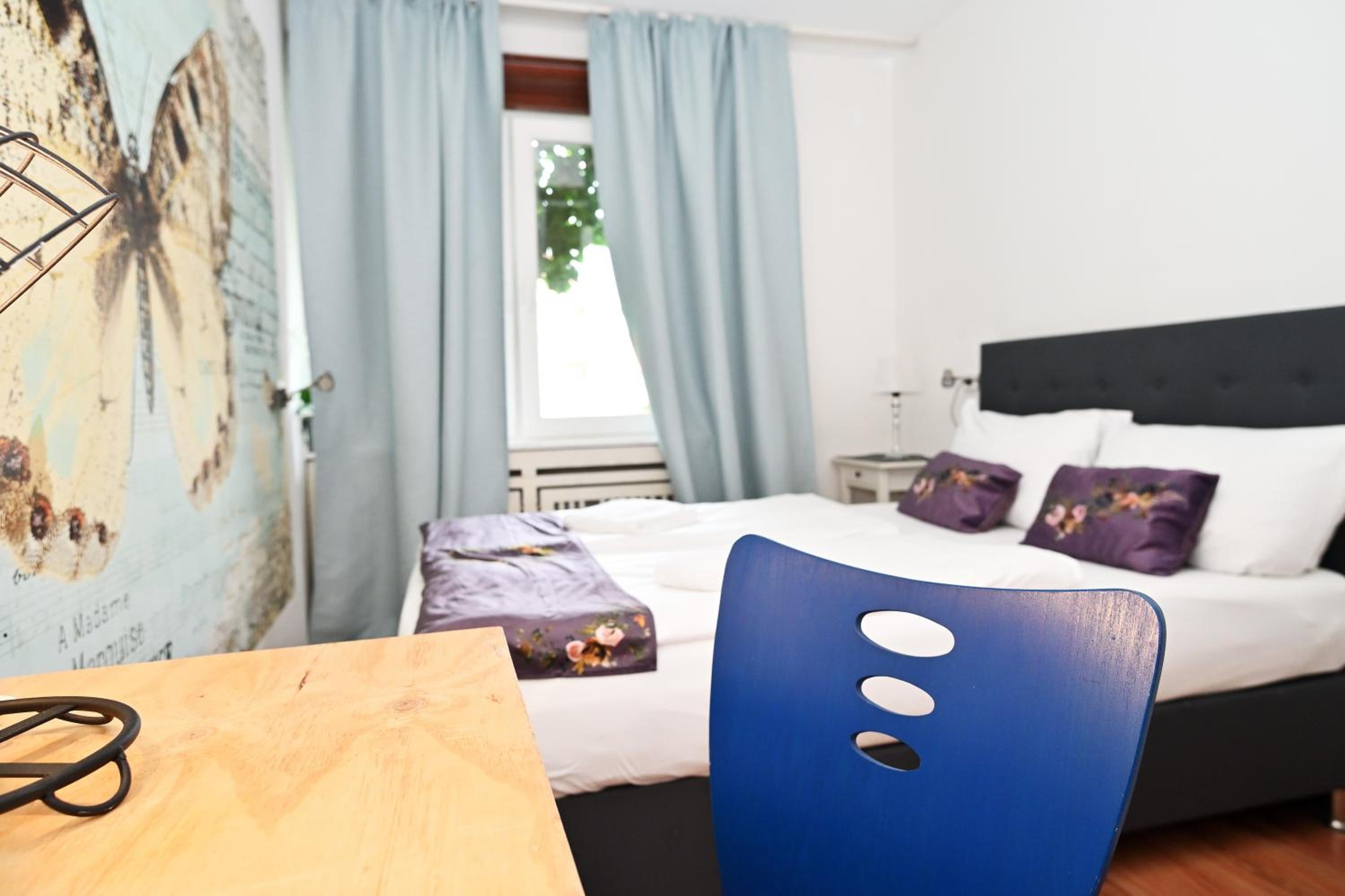 Budget Double Room - Photo 5