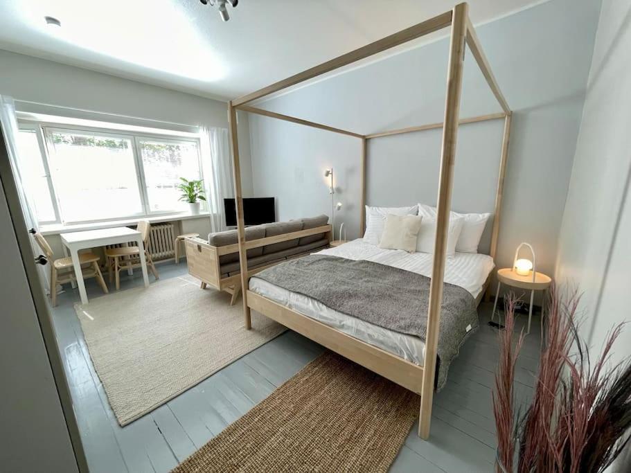 One-Bedroom Apartment photo 1