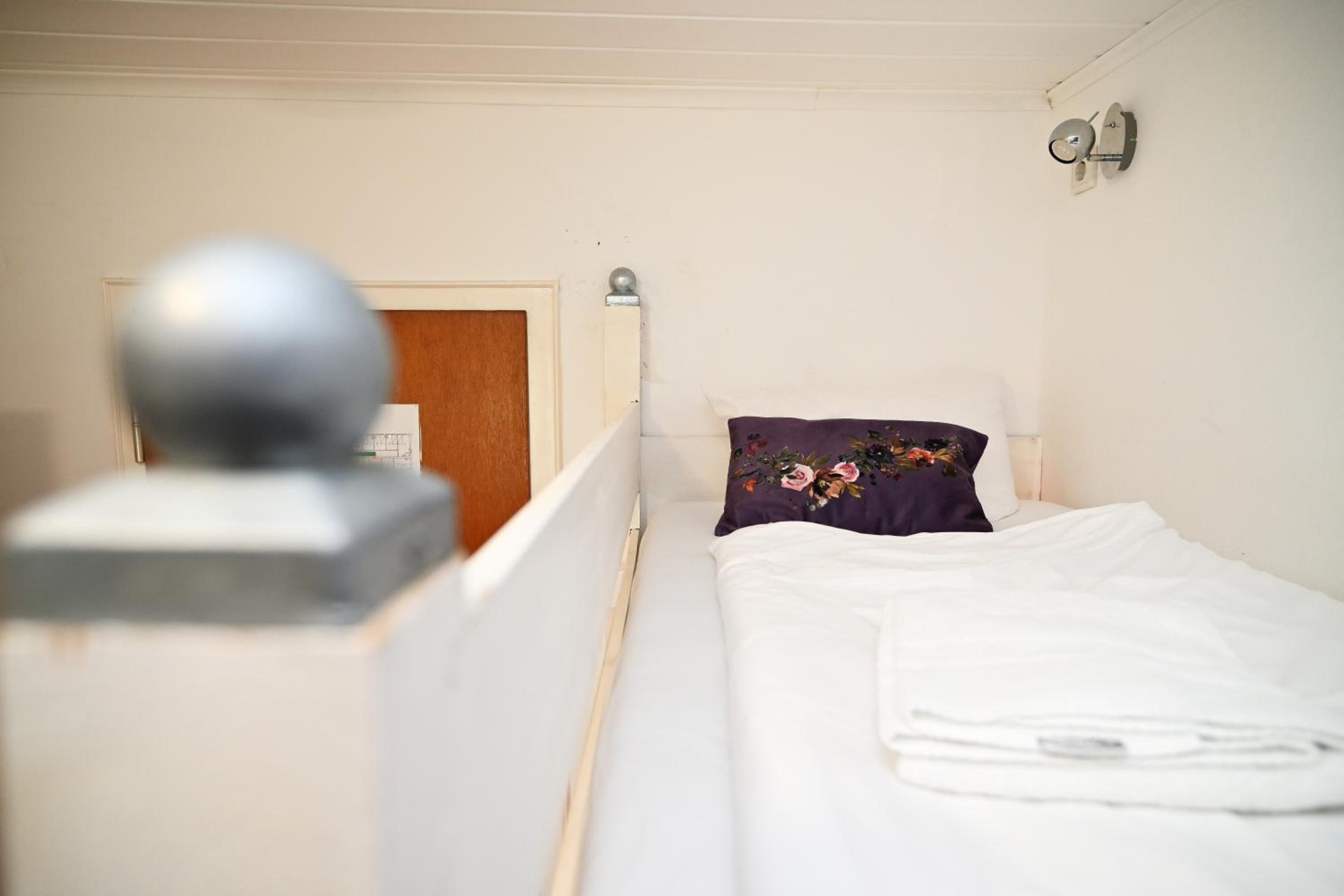 Twin Room with Shower - Photo 8