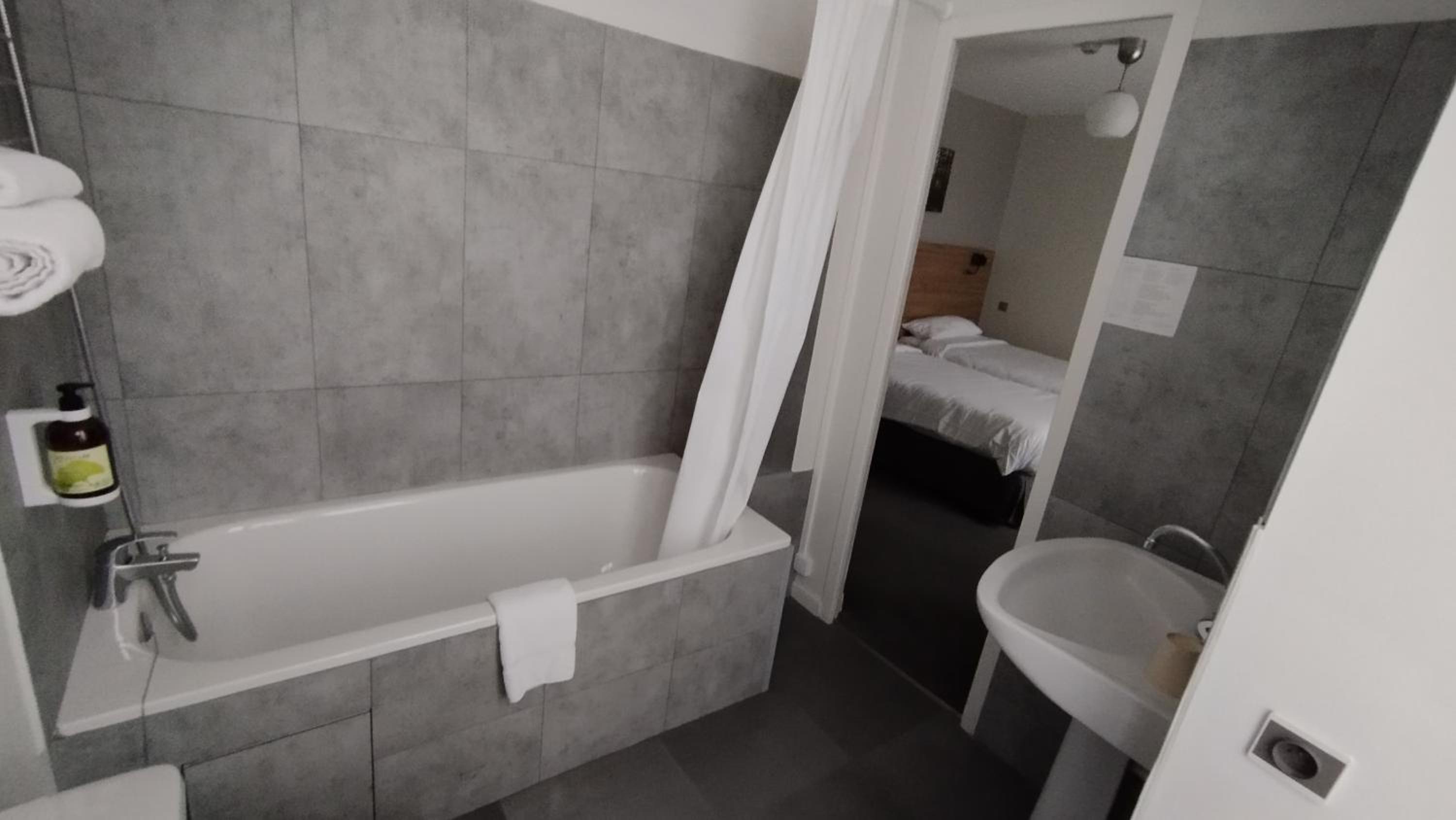 Double Room with Kitchenette - Photo 2