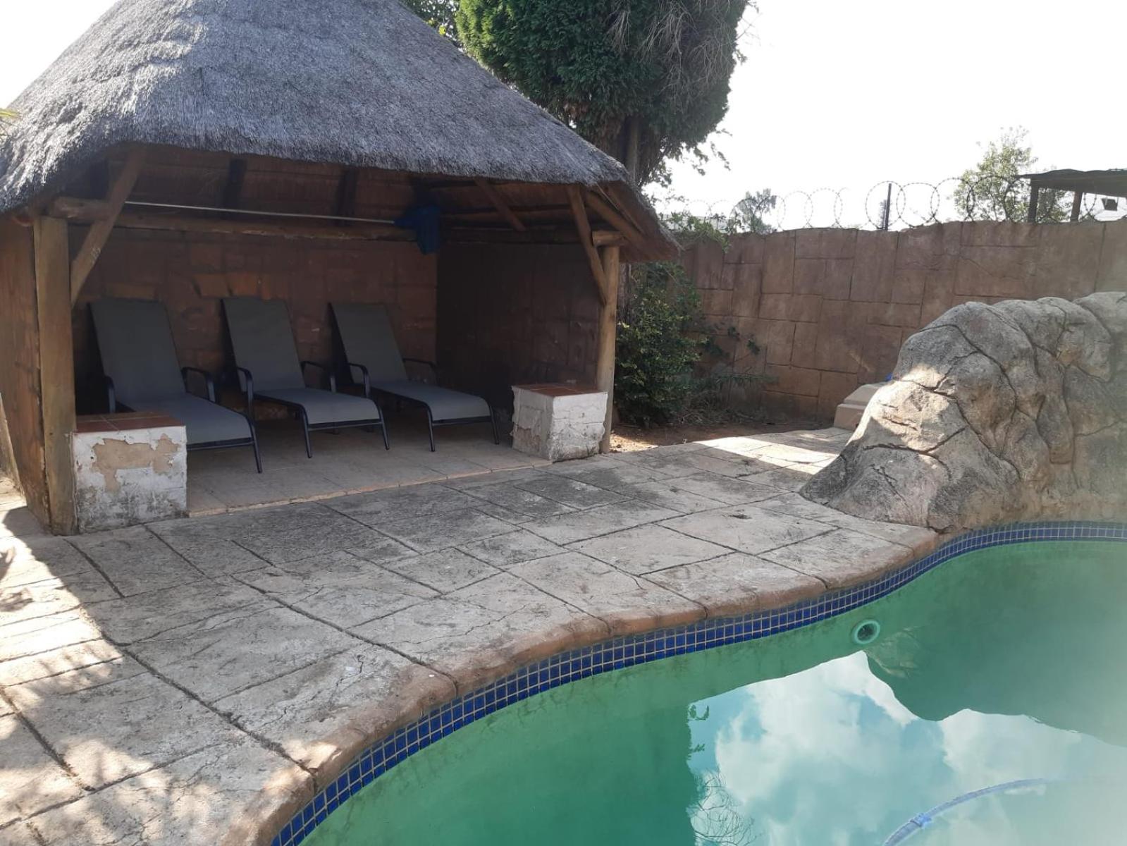 Double Room with Private Bathroom - Photo 10
