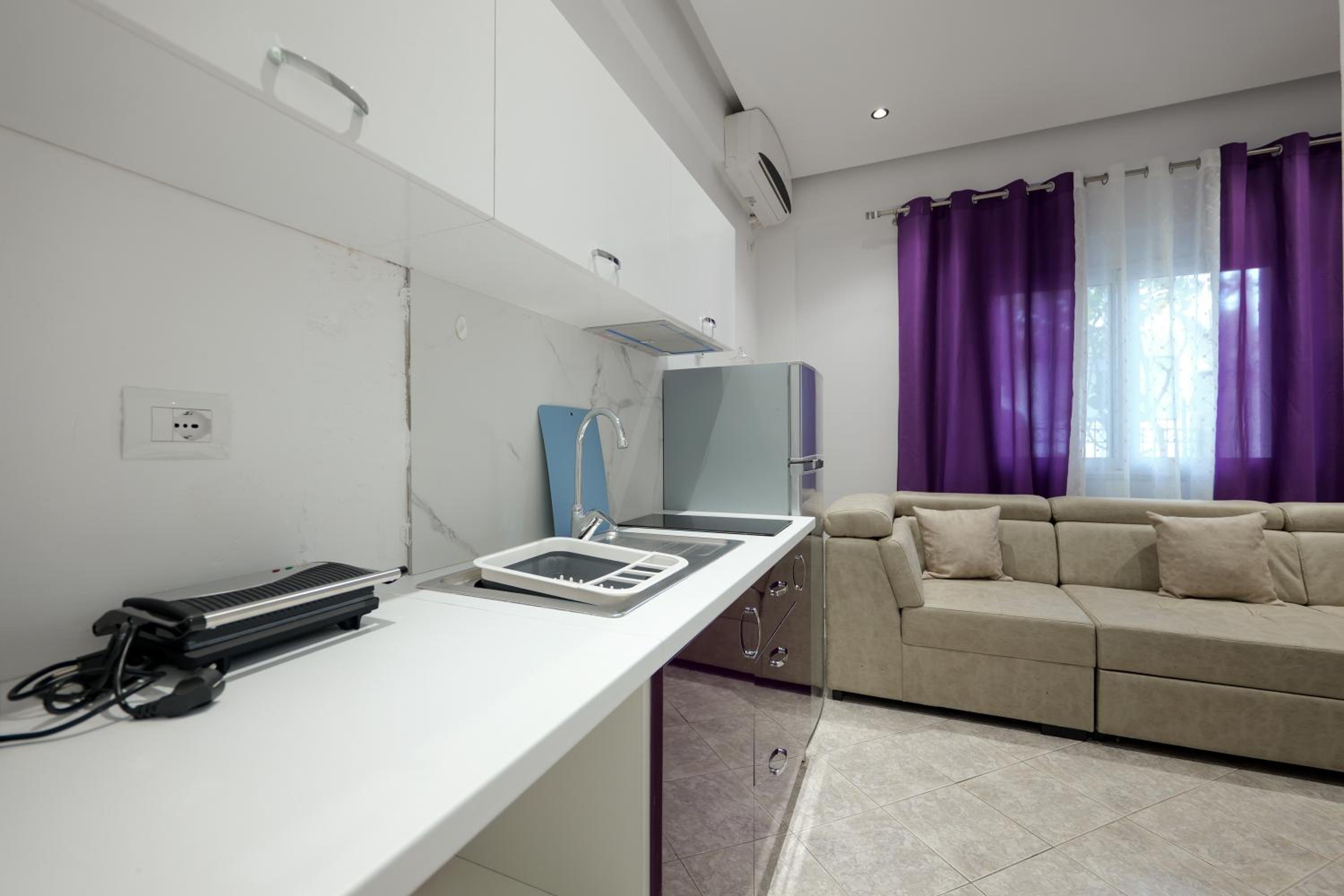 One-Bedroom Apartment photo 2