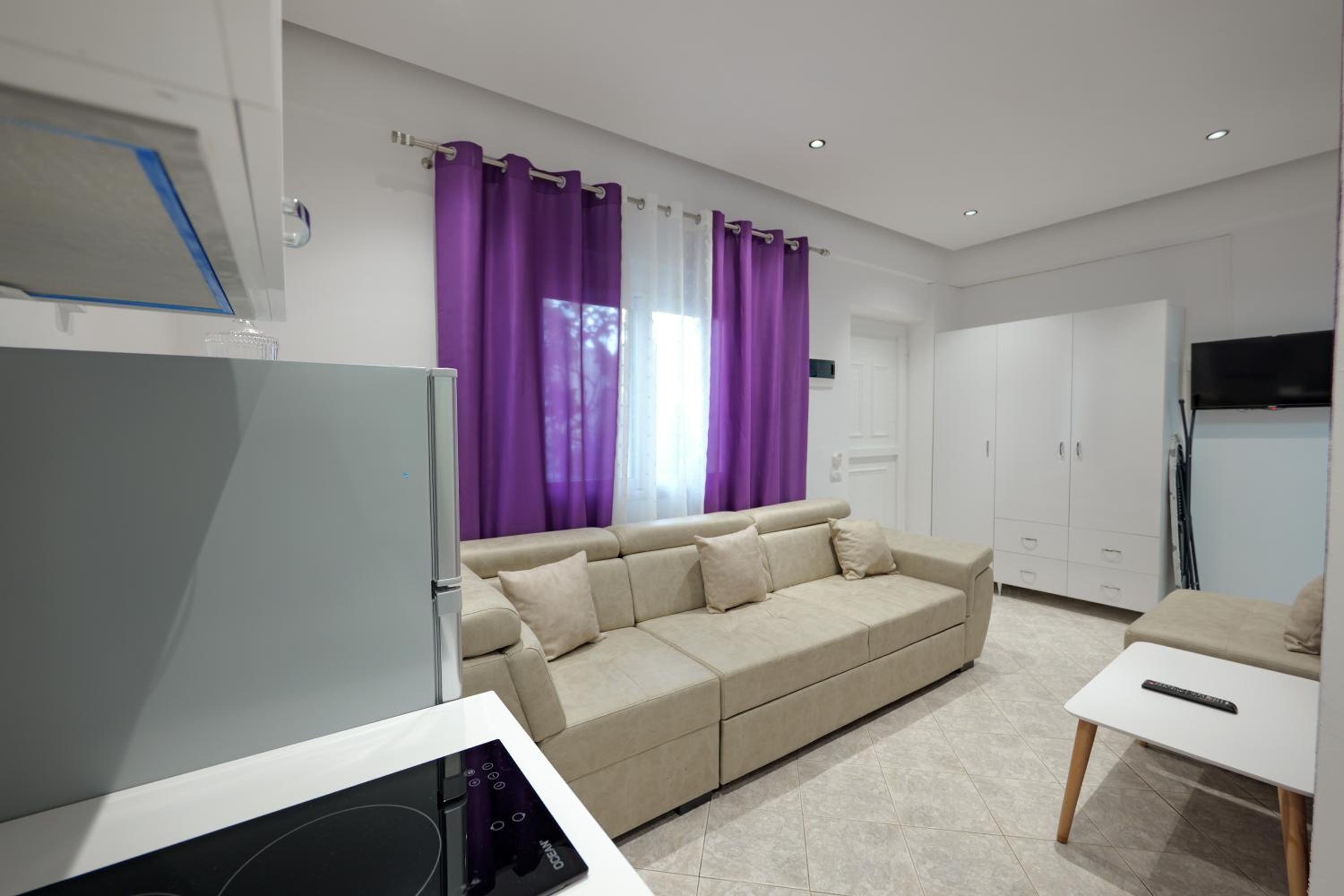 One-Bedroom Apartment photo 1