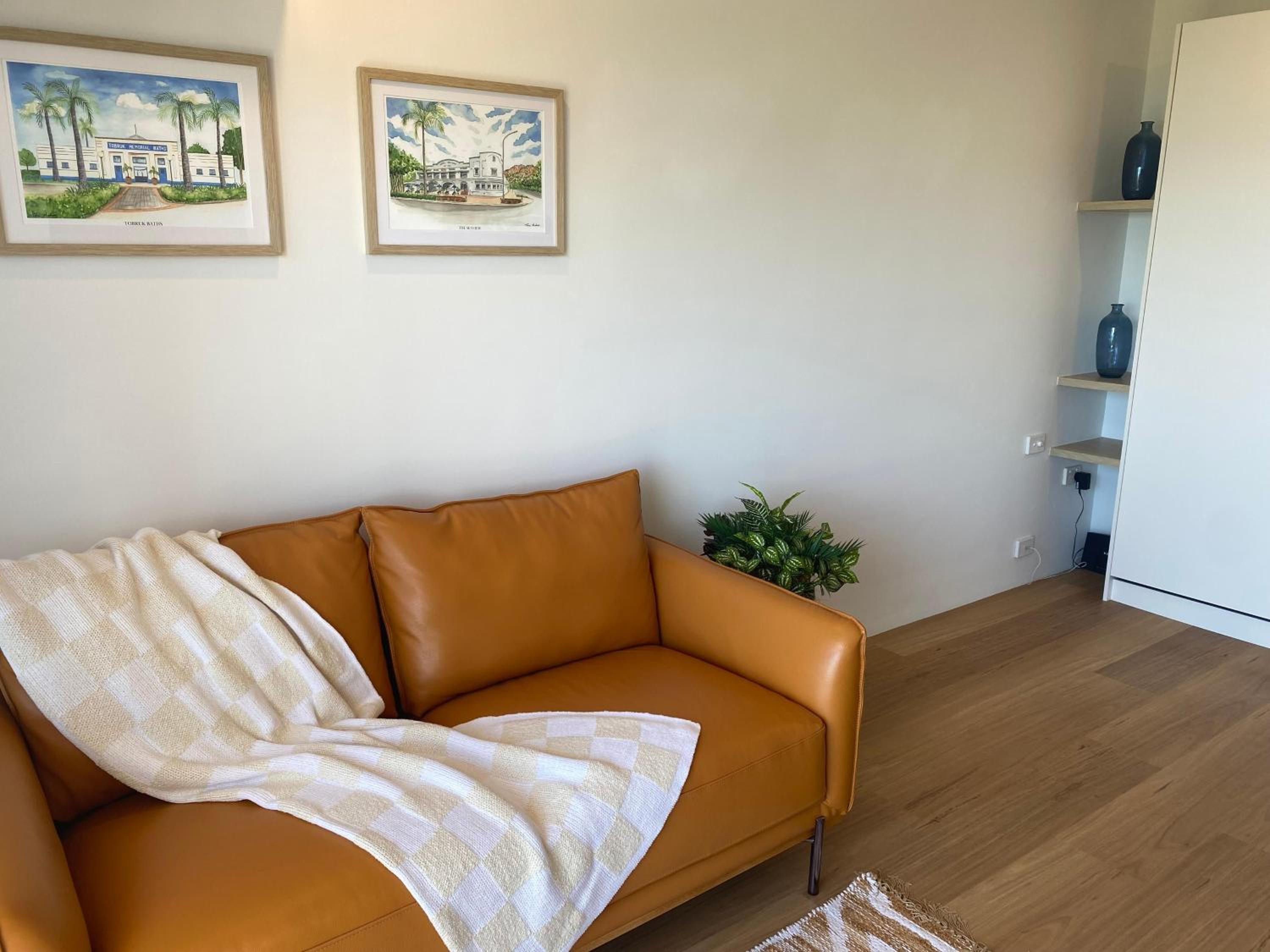 One-Bedroom Apartment photo 1