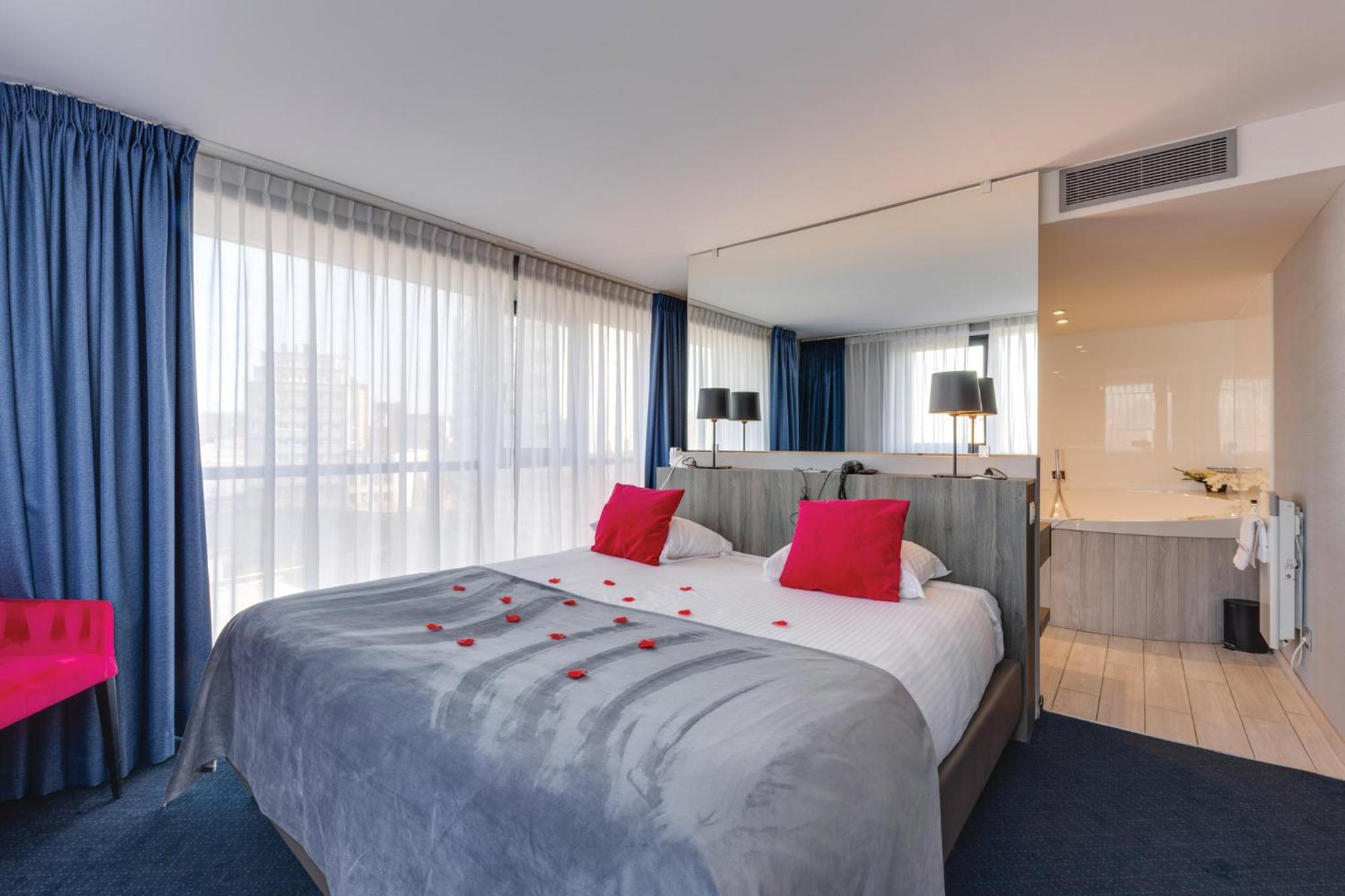 Suite with Hot Tub
