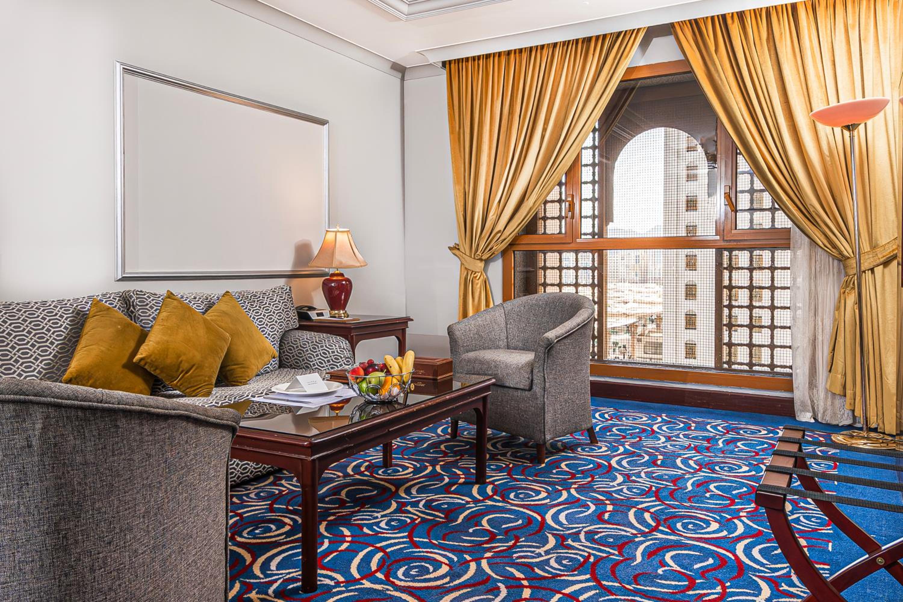 Business suite 1-Bedroom with Corner View  - Photo 3