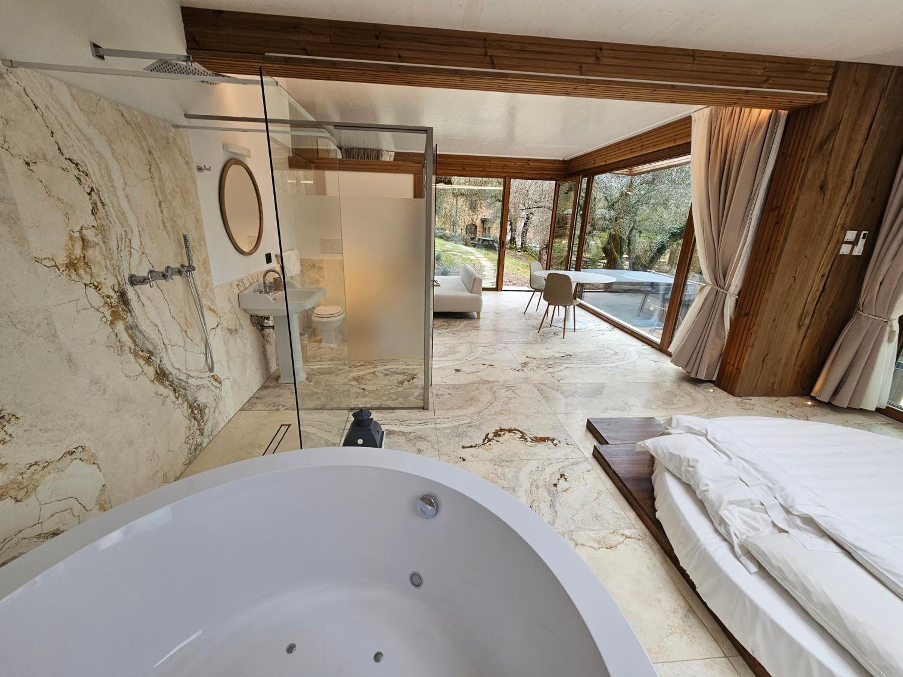 Suite with Spa Bath - Photo 8